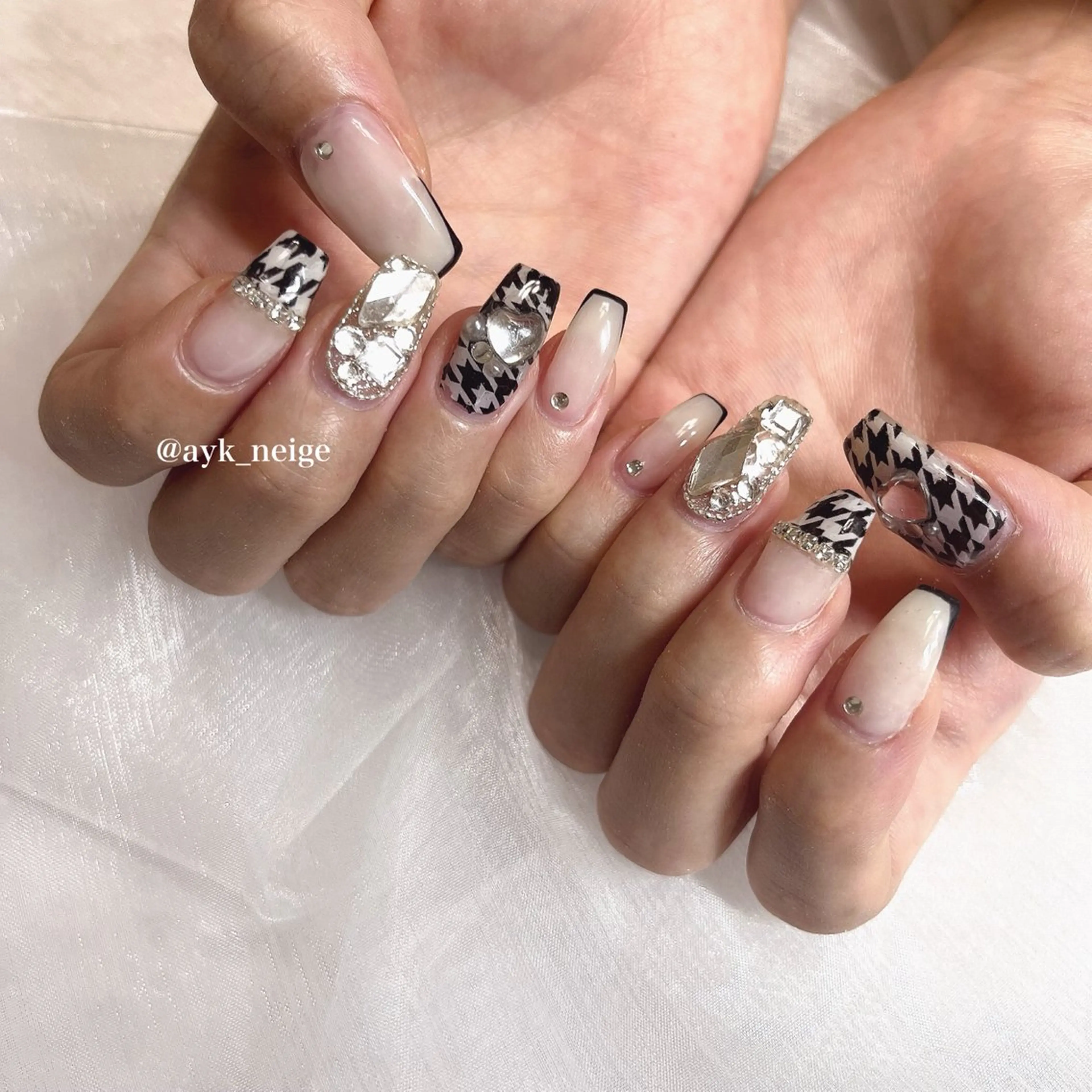 ネイル フットネイル キラキラネイル 韓国ネイル リボン n'eige nail所属・大谷 綾香のネイルデザイン