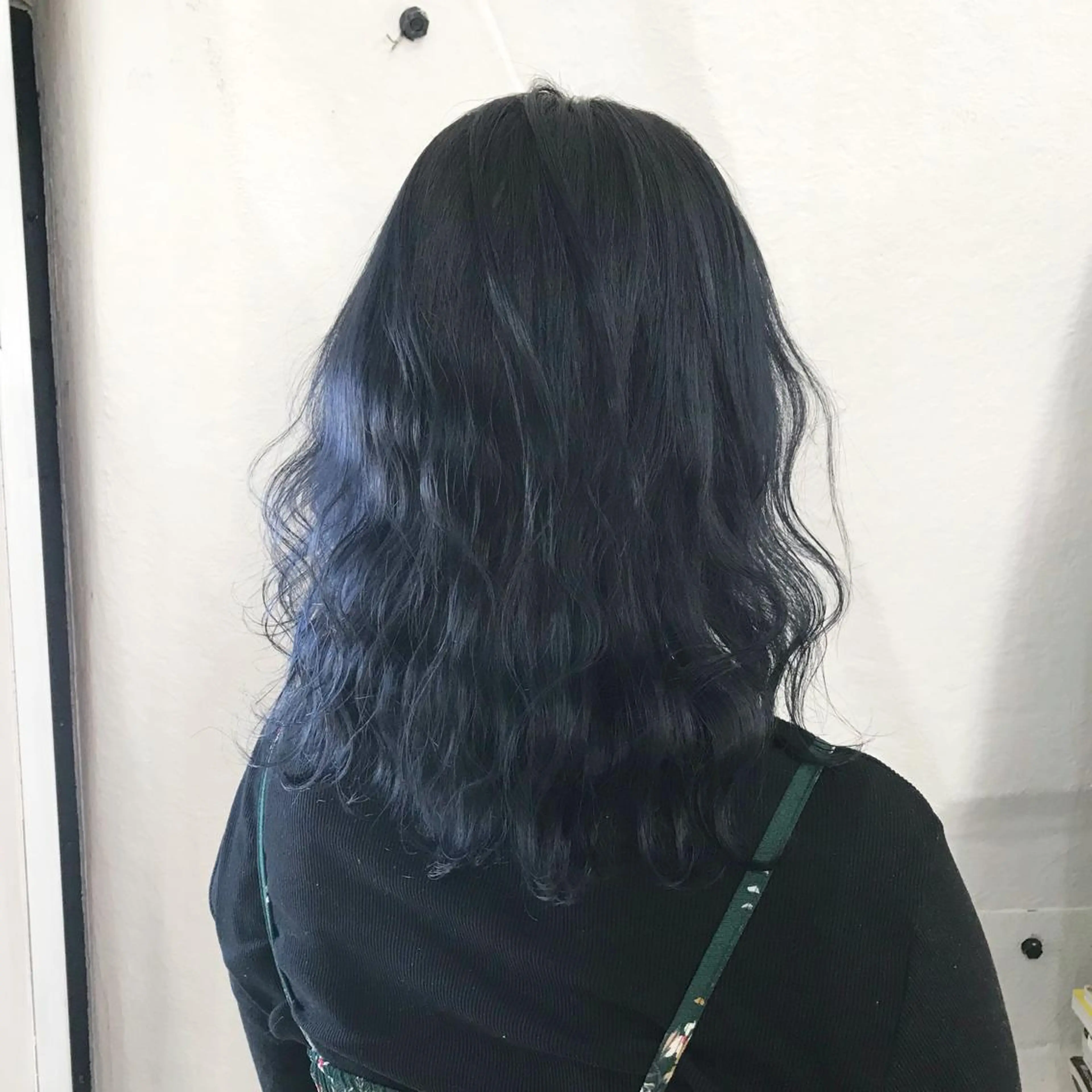カラー ブリーチ ネイビーカラー サロウィン所属・K-POP好き美容師 🇰🇷Kai.Yのヘアスタイル