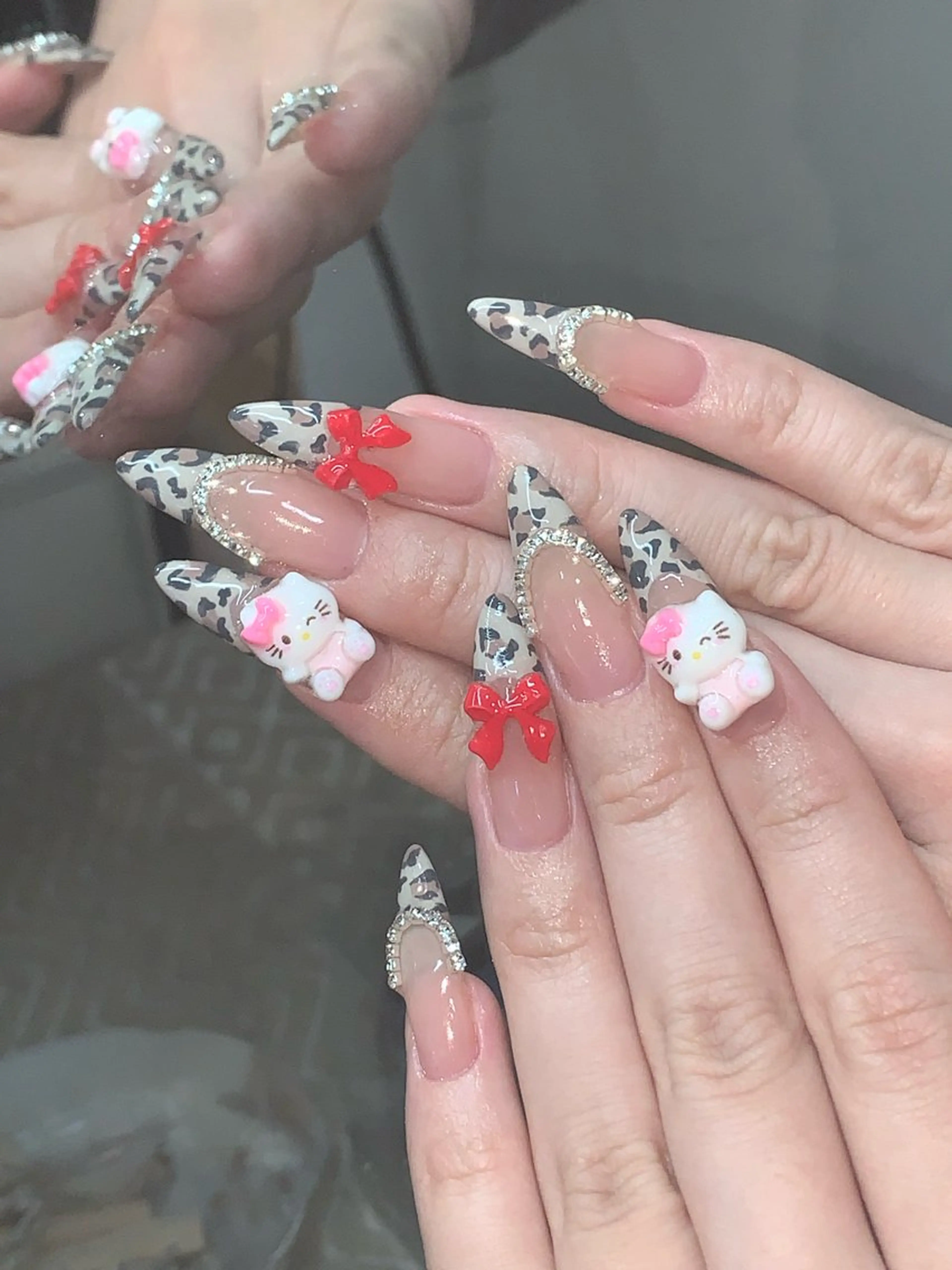 ネイル ハンドネイル NES NAIL所属・さゆり￤推しキャラ ￤ロングネイル🩷のネイルデザイン