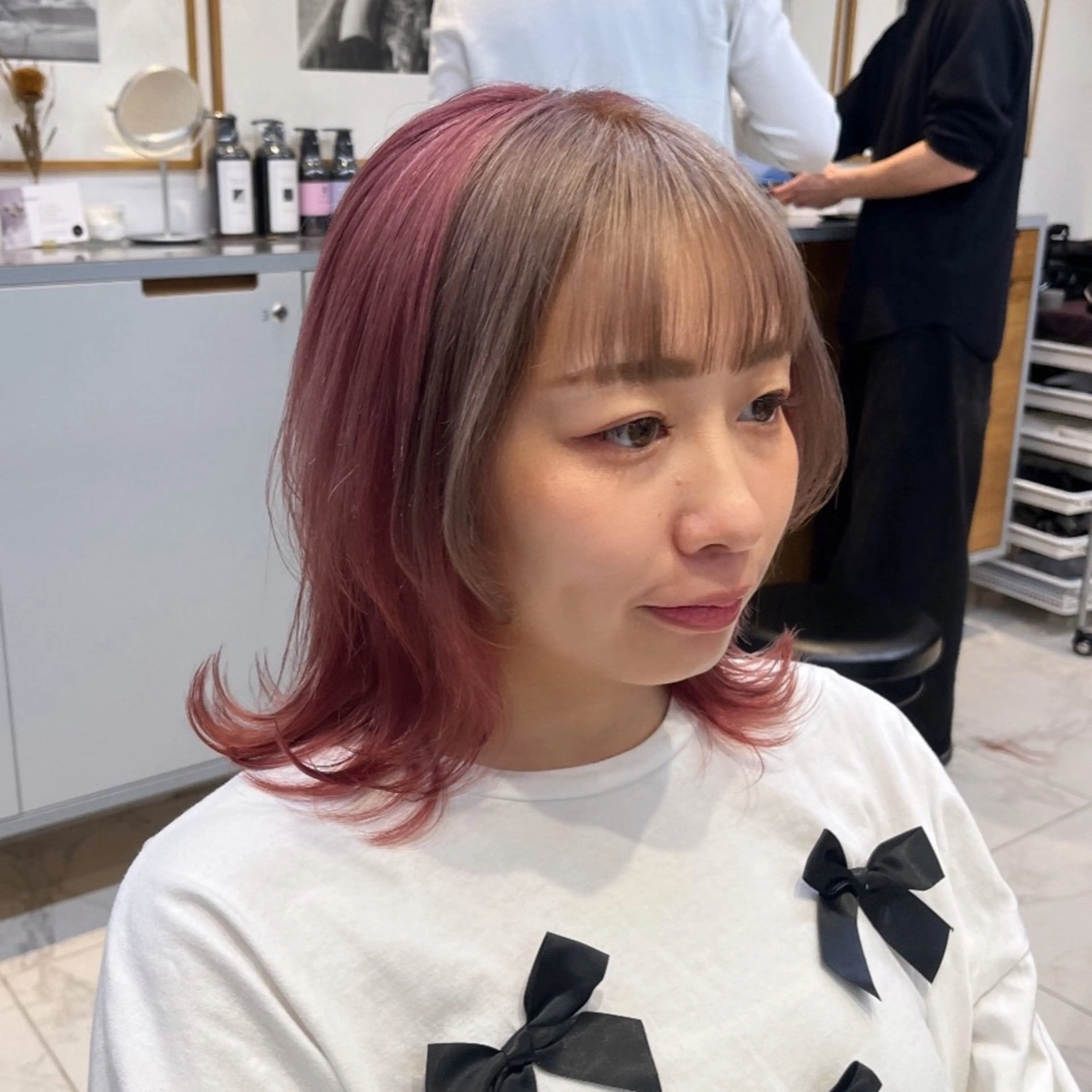 ミディアム カラー ベージュカラー ブリーチ ダブルカラー ハイトーンカラー ピンクカラー ヘアカラー トリートメント ヘッドスパ カジュアルを女っぽく 𝗮𝘆𝗮𝗰𝗼のヘアスタイル