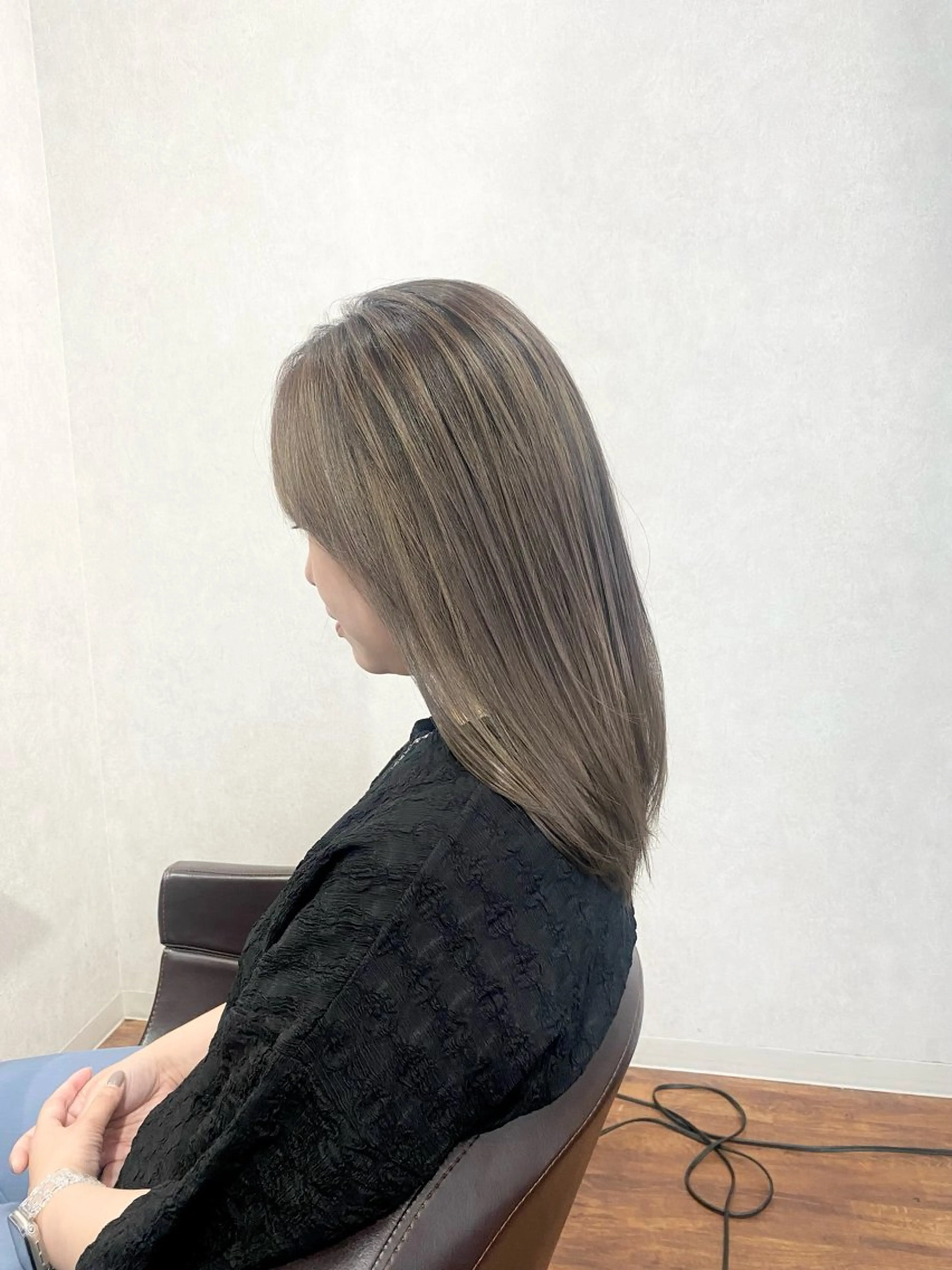 ロング カラー デザインカラー _White所属・ＳＨＩ ＺＵのヘアスタイル