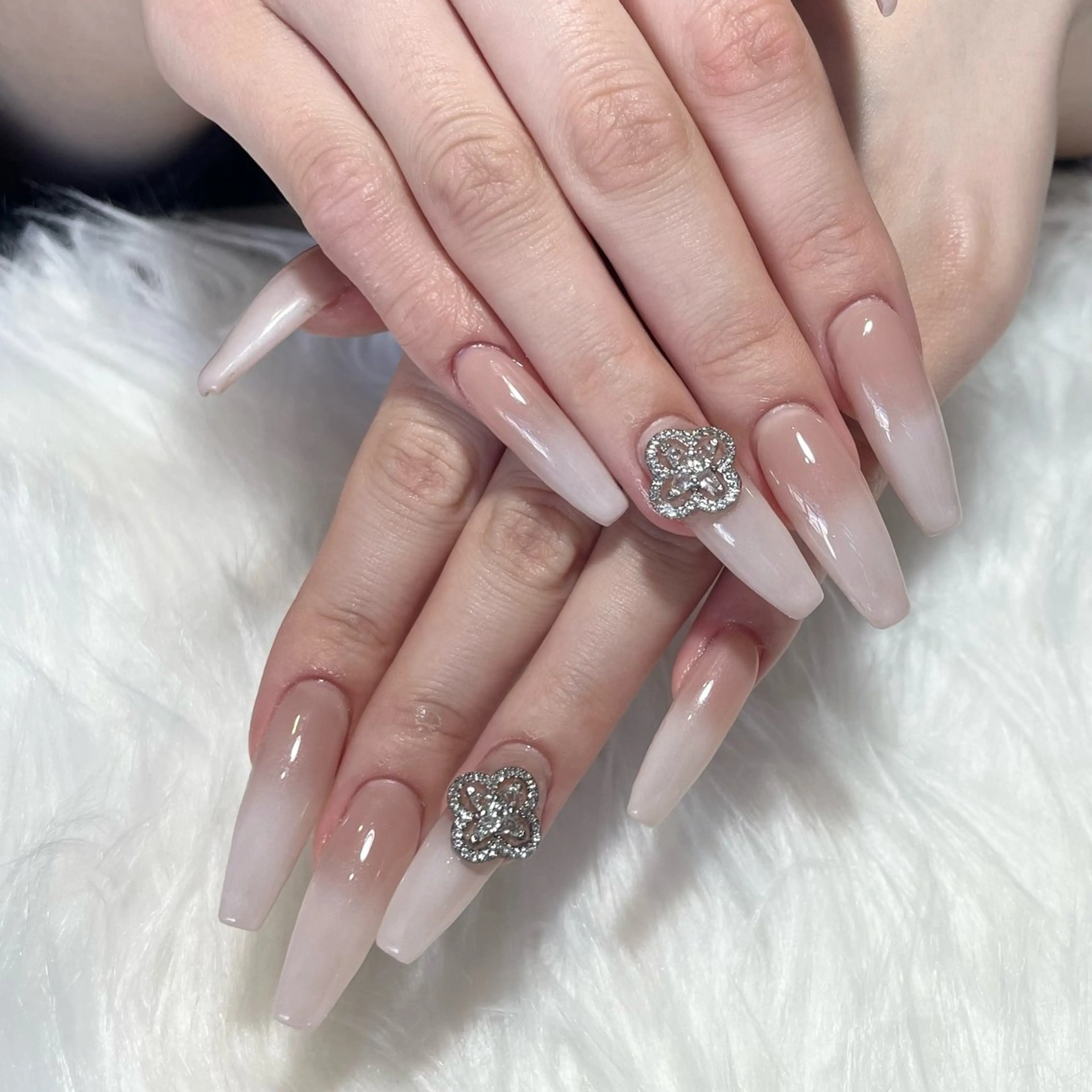 ネイル 長さ出し グラデーション neige Kouzukiのネイルデザイン