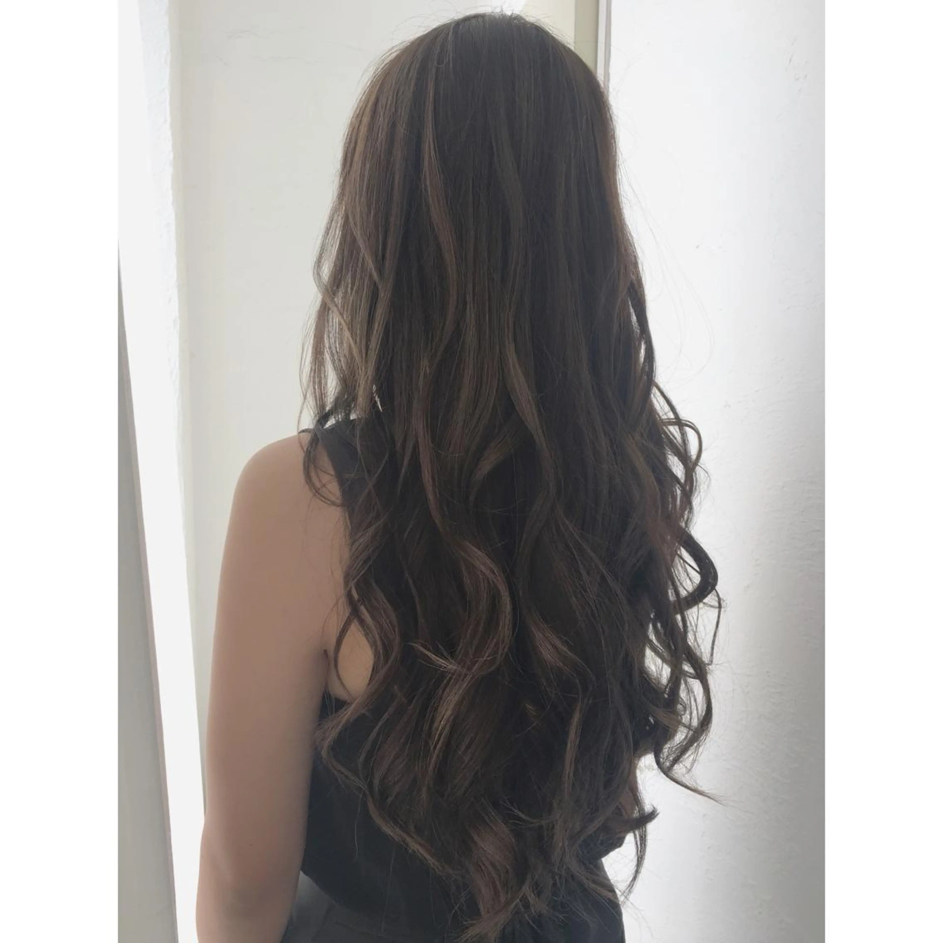 ロング カラー タナカ マナミのヘアスタイル
