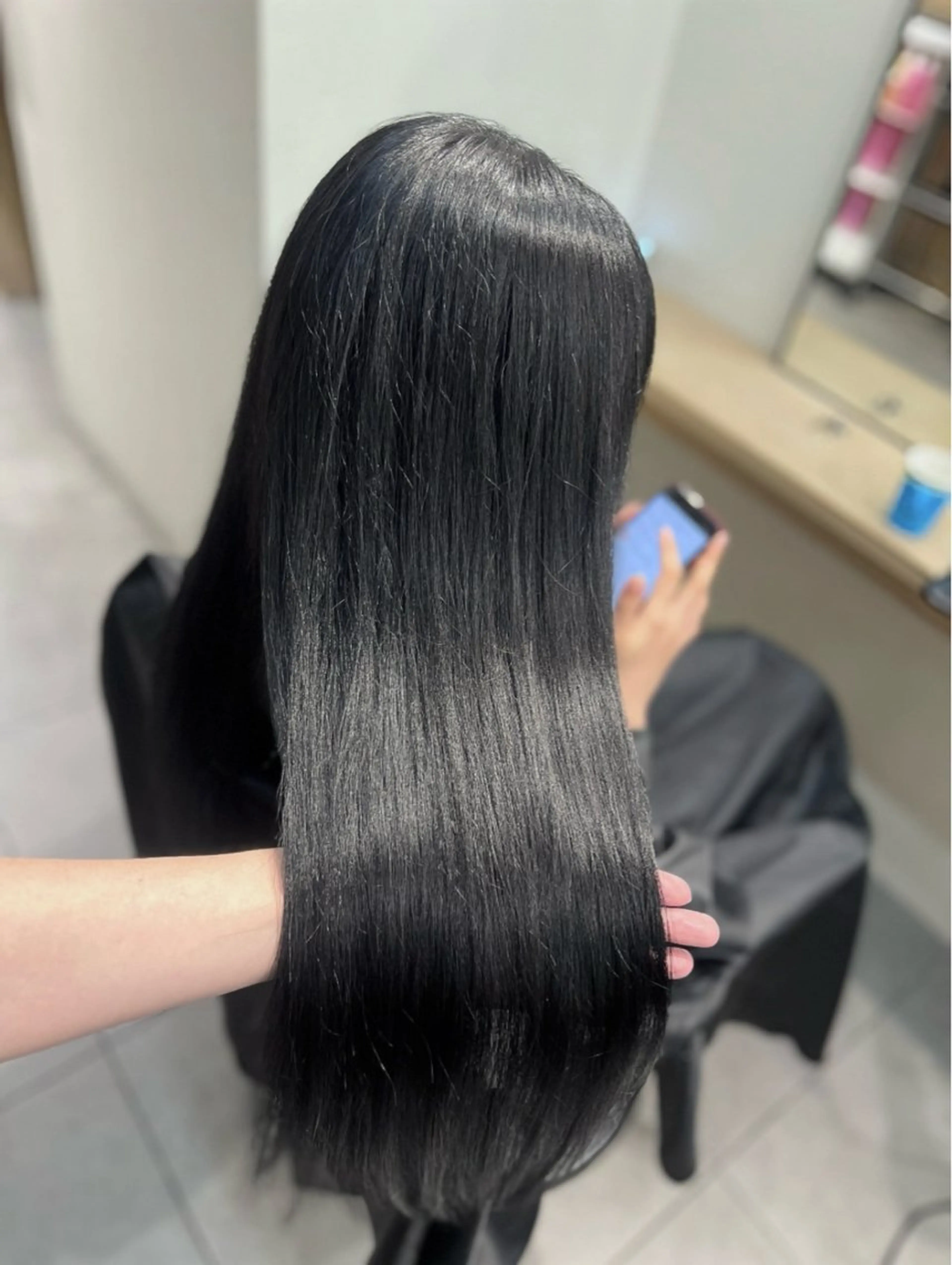 ロング カラー アッシュ アッシュブラック 黒髪 ブルーカラー ヘアカラー 韓国ヘア|透明感カラ ー|アカリのヘアスタイル