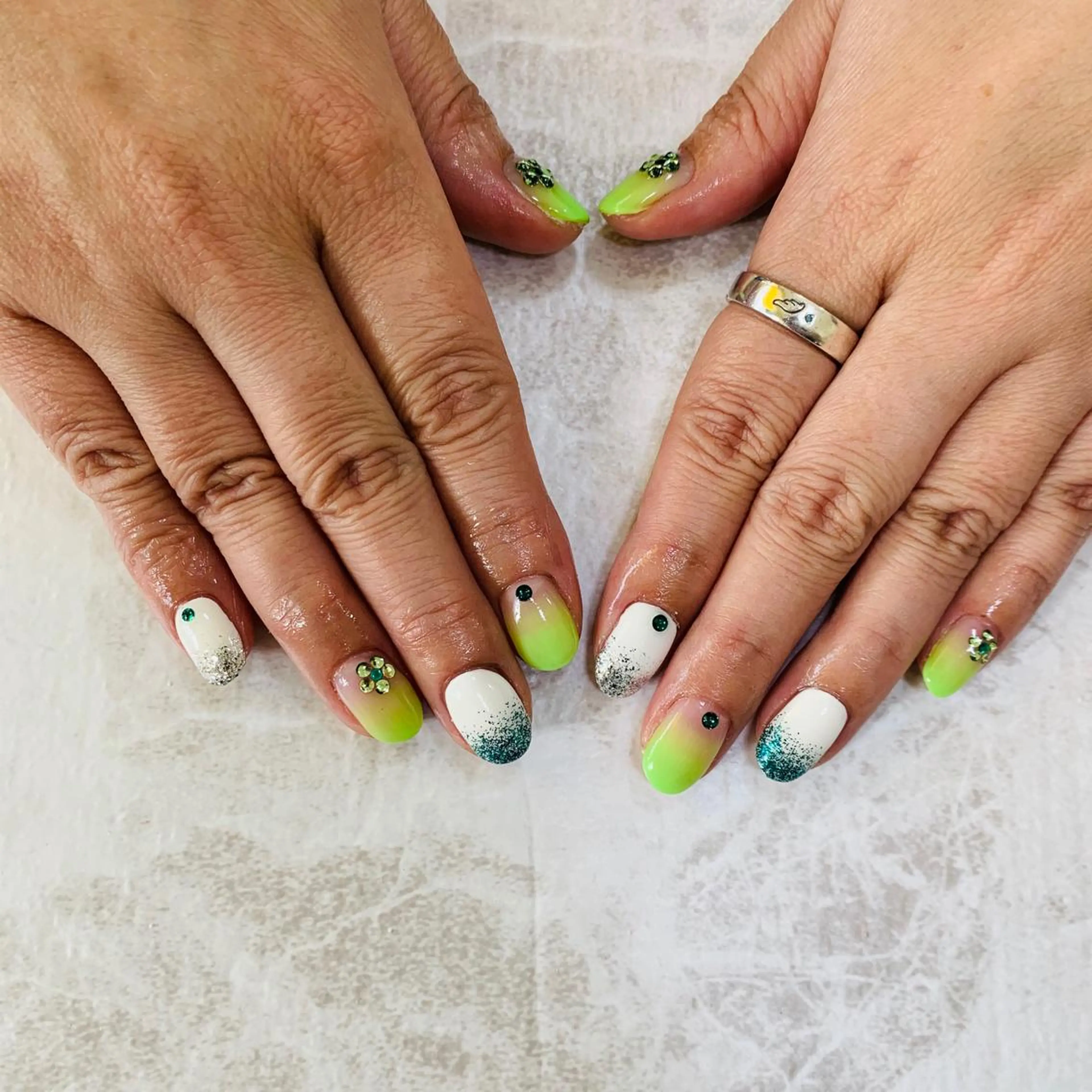 ネイル Feliz所属・Feliz 楽しいネイルサロンのネイルデザイン