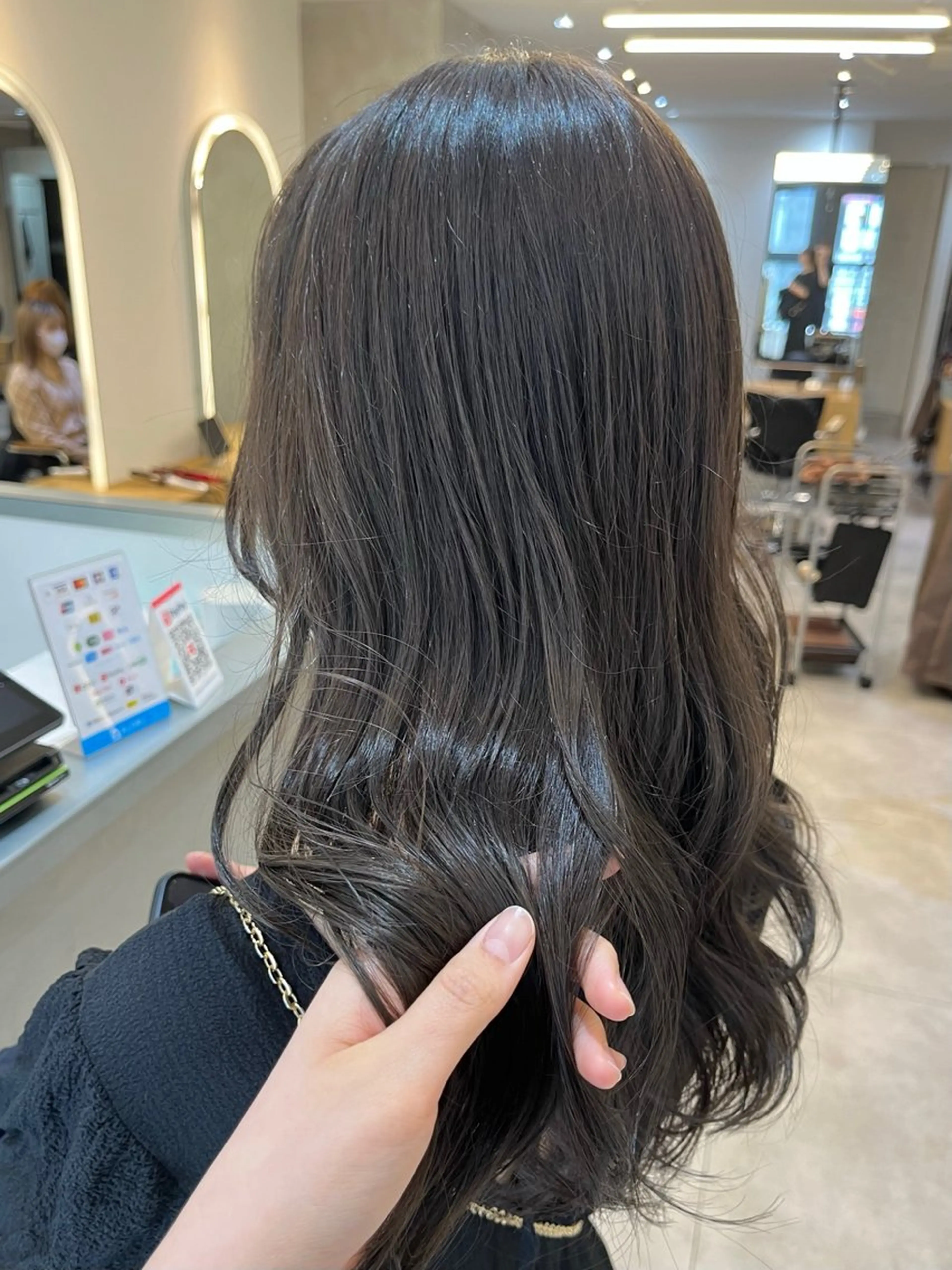 セミロング カット ヘアカラー トリートメント 里見 倭梨のヘアスタイル
