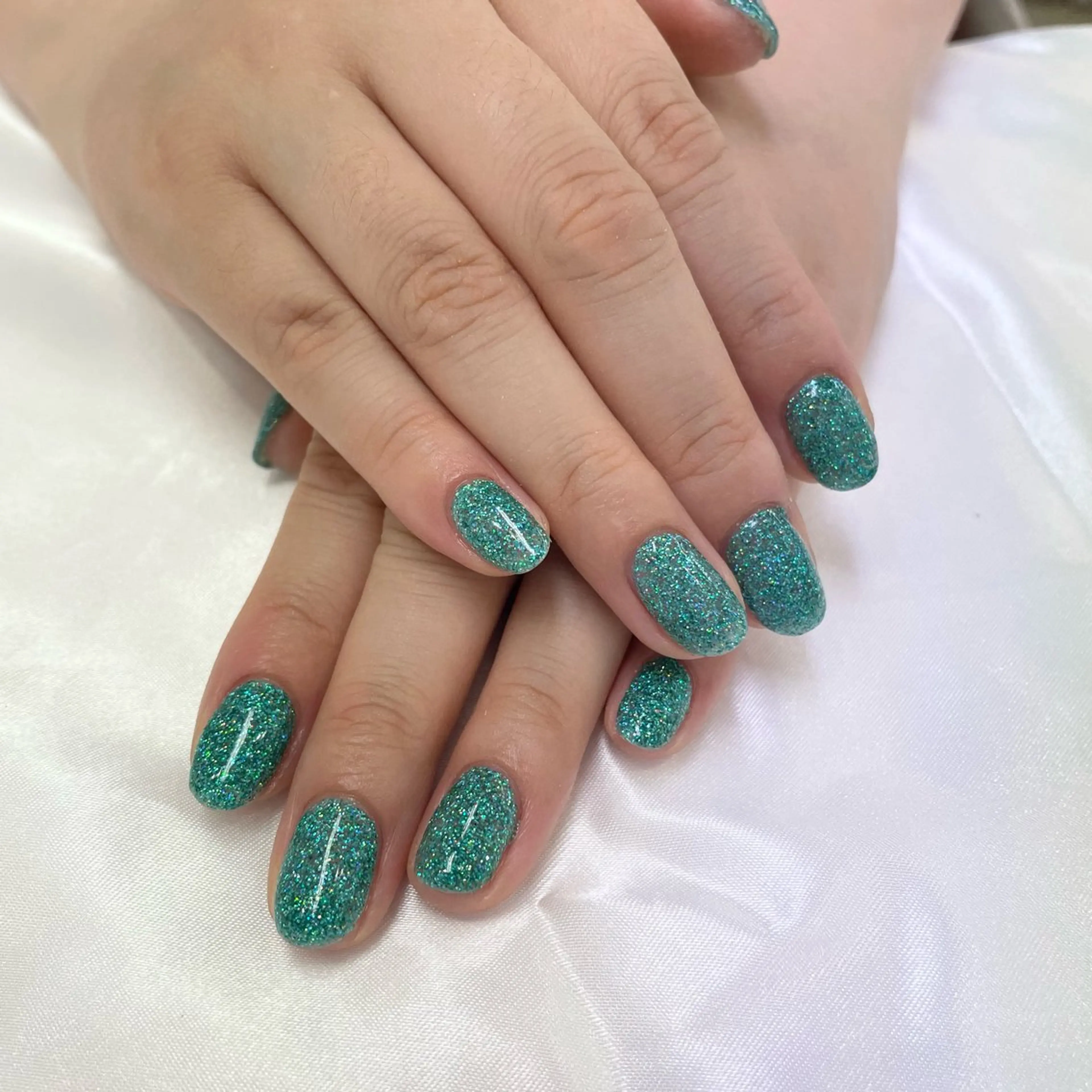 ネイル esNAIL新宿西口店所属・emi esNAILのネイルデザイン