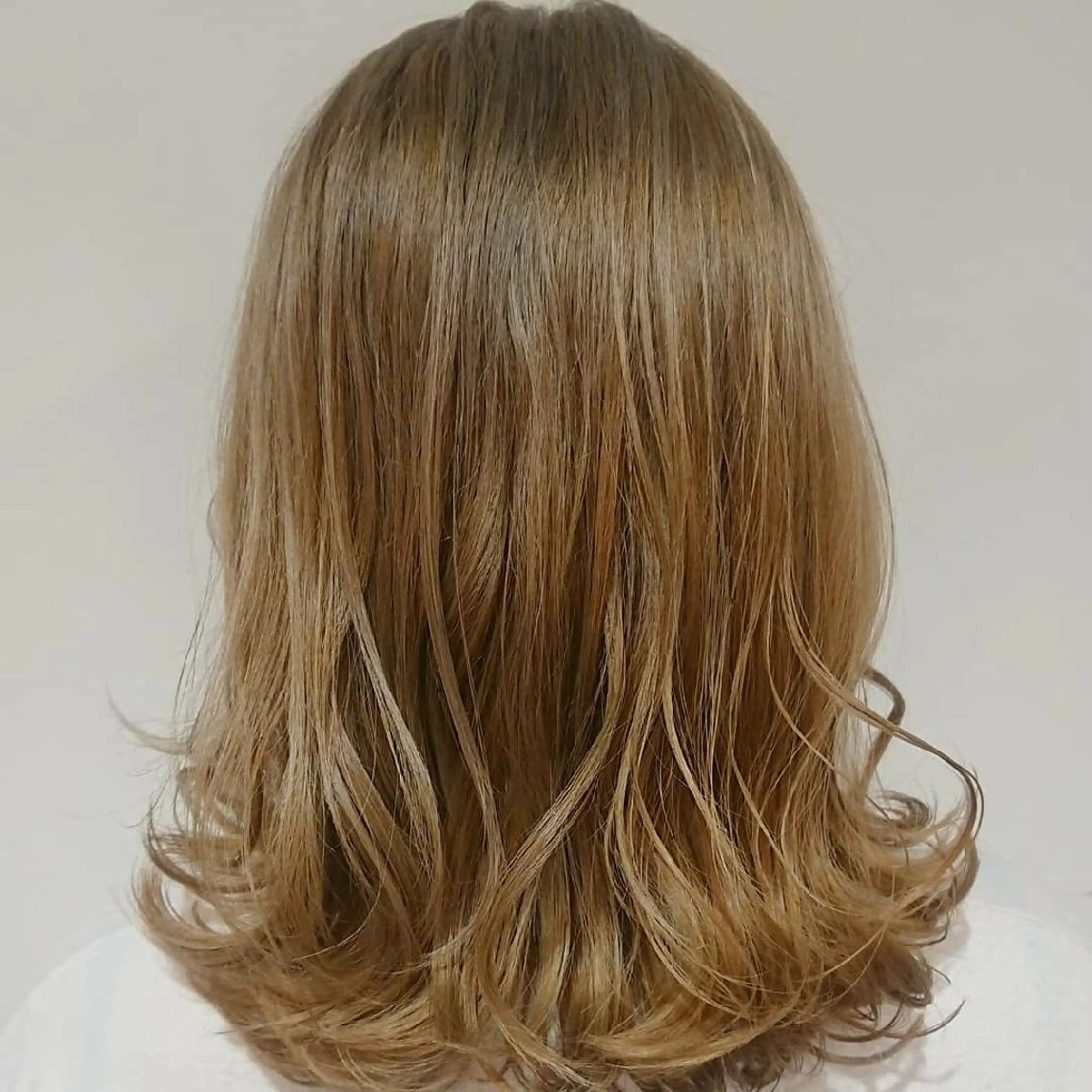 カラー ベージュカラー ブリーチ 透明感カラー ヘアカラー トリートメント ブリーチ/ヘアケア/ 艶髪/イギチハルのヘアスタイル