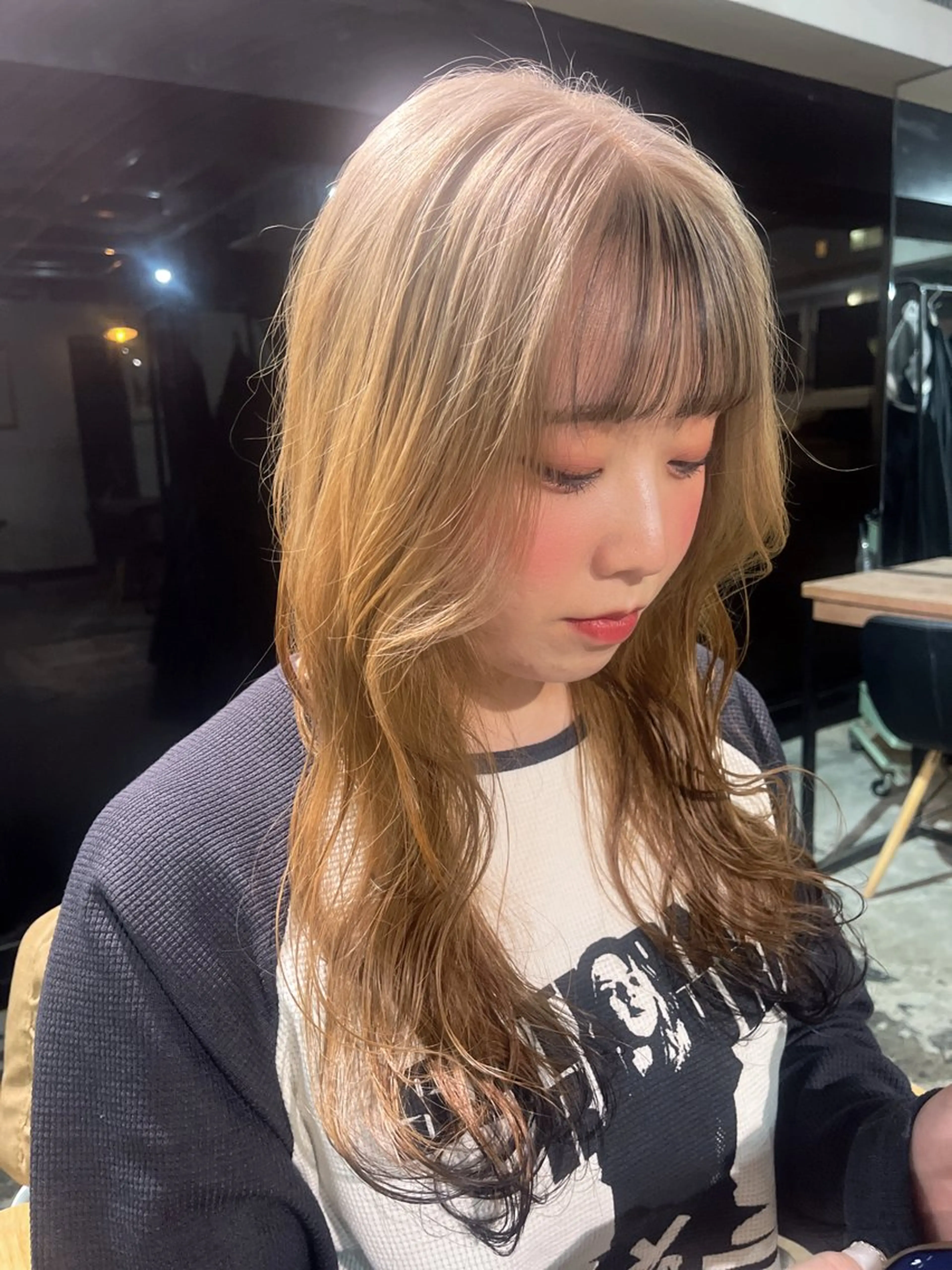 セミロング カラー ブリーチ ケアブリーチ ケアカラー デザインカラー ダブルカラー ヘアカラー YUNA🍒 暖色カラーのヘアスタイル