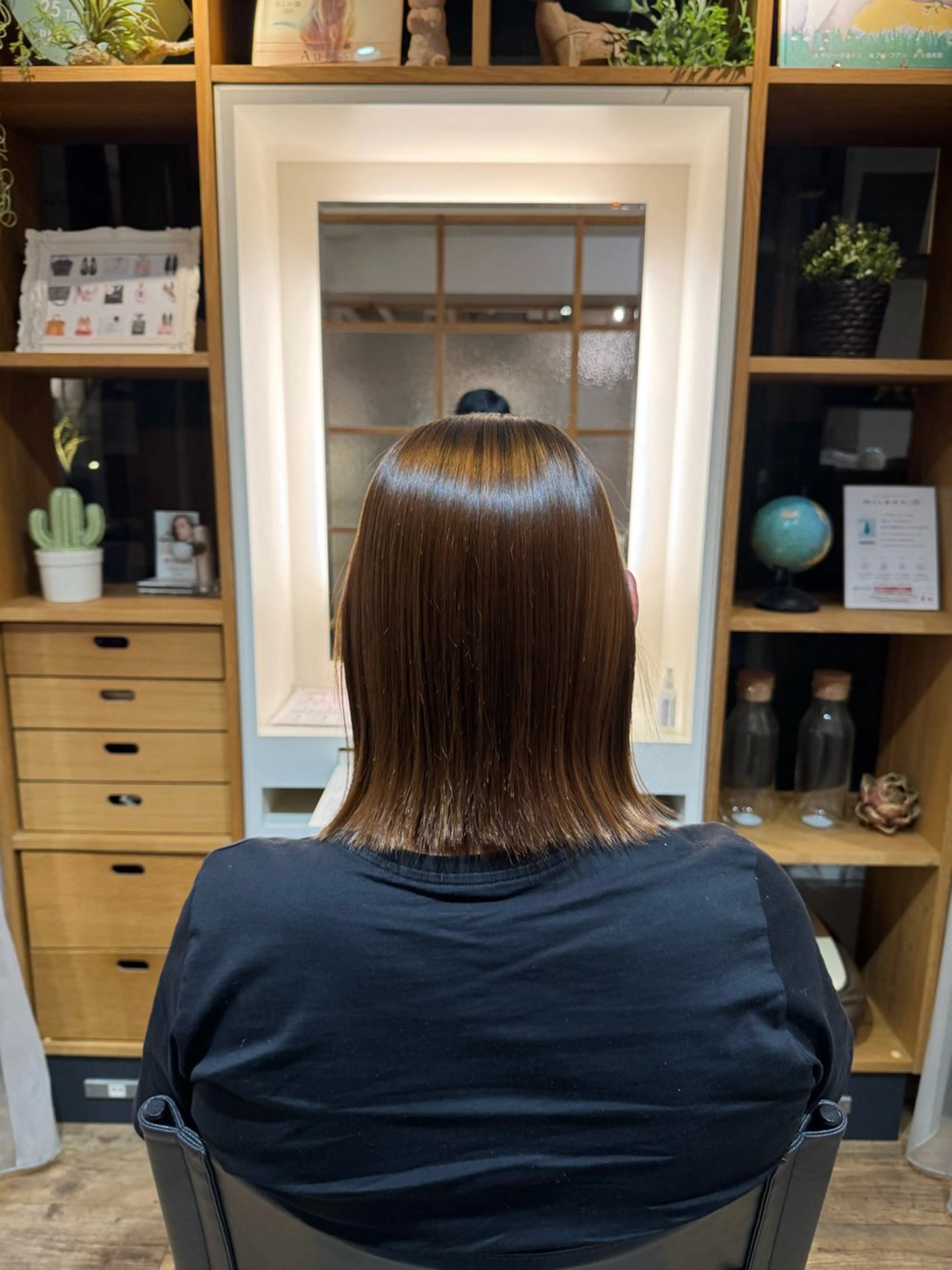 セミロング カット 縮毛矯正 トリートメント afloatkobe所属・美髪/髪質改善 川口凌弥のヘアスタイル