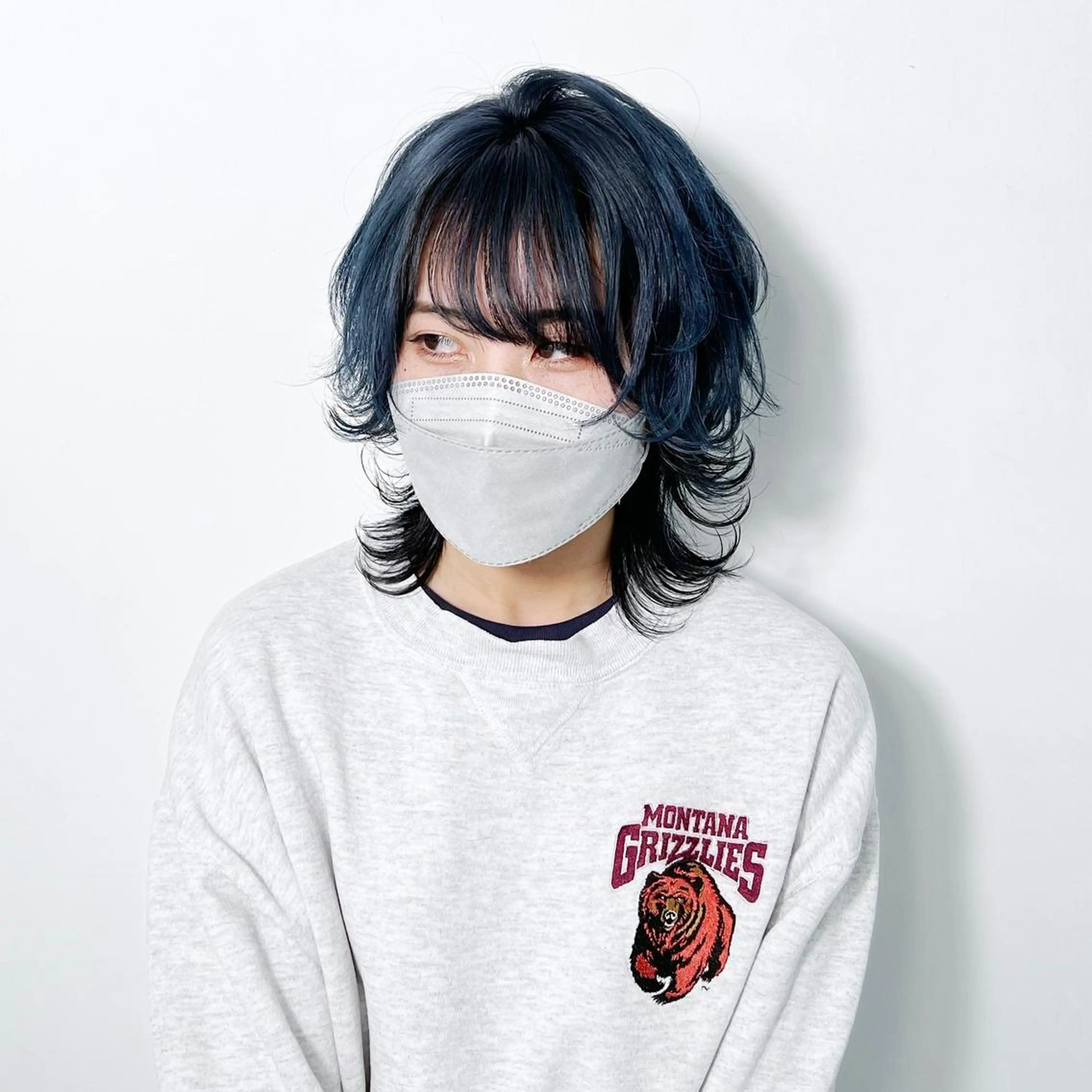 ミディアム カラー ヘアアレンジ ミディアムレイヤー ミストバング ブリーチ ブルーカラー デザインカラー カット ヘアカラー トリートメント 大橋 拓巳のヘアスタイル