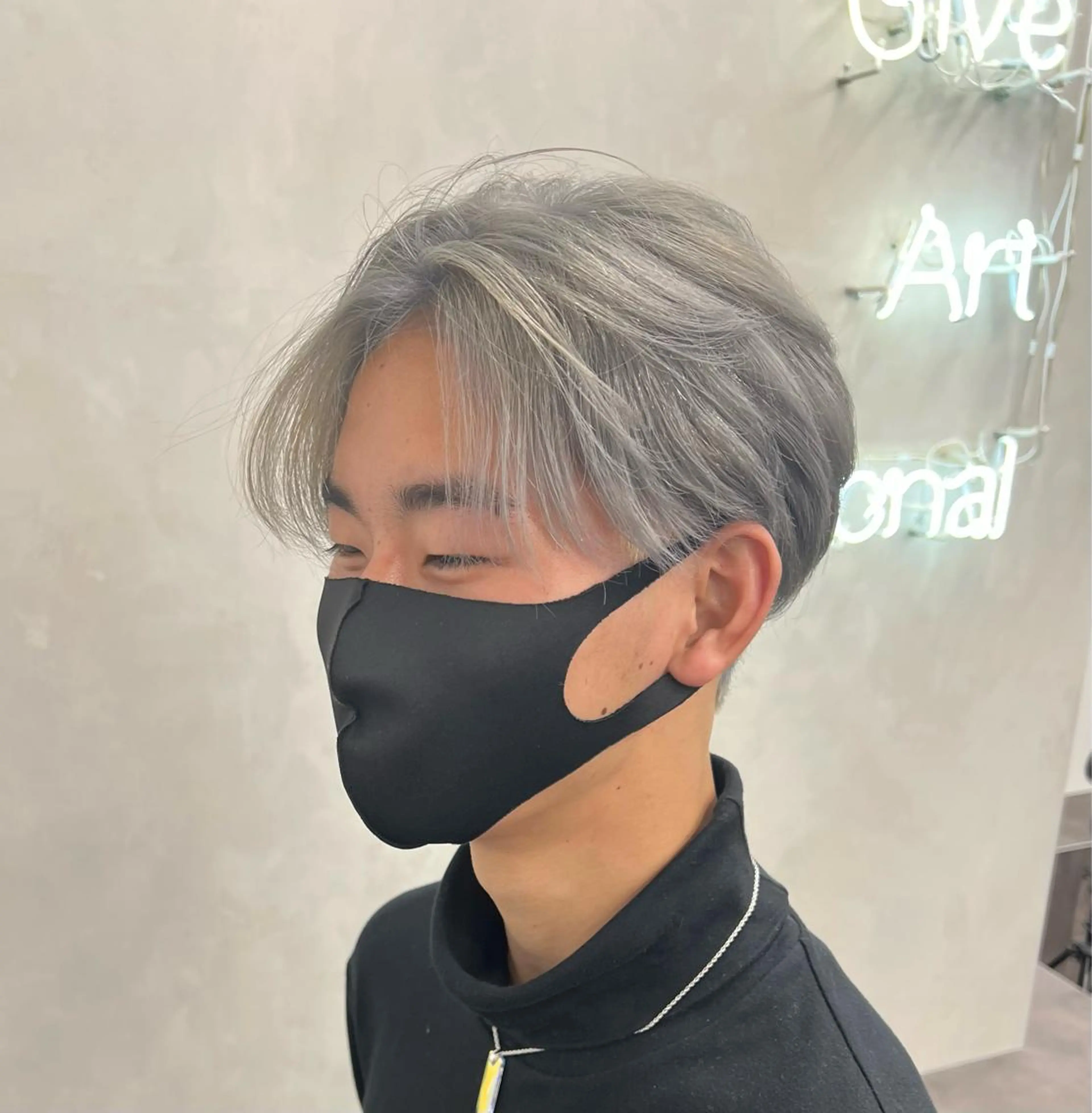 ミディアム カラー ブリーチ シルバー ホワイトシルバー je suis heureuse所属・ハイライトカラー 🌀ゆい❣️のヘアスタイル