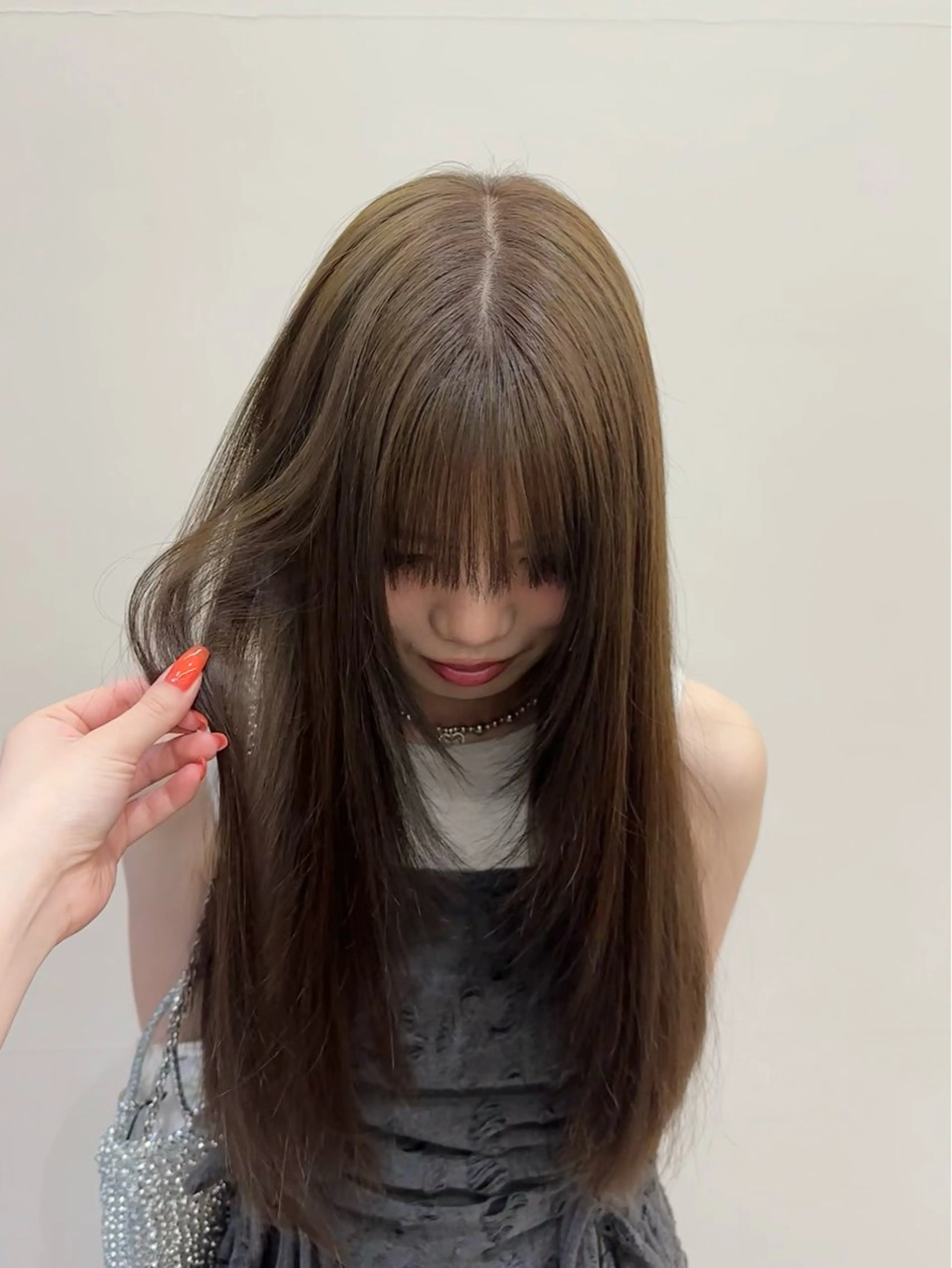 ロング カラー ベージュカラー ブリーチ ダブルカラー ブリーチなしカラー オリーブベージュ カット ヘアカラー トリートメント mana／Wカラー／ ブリーチなし暖色のヘアスタイル