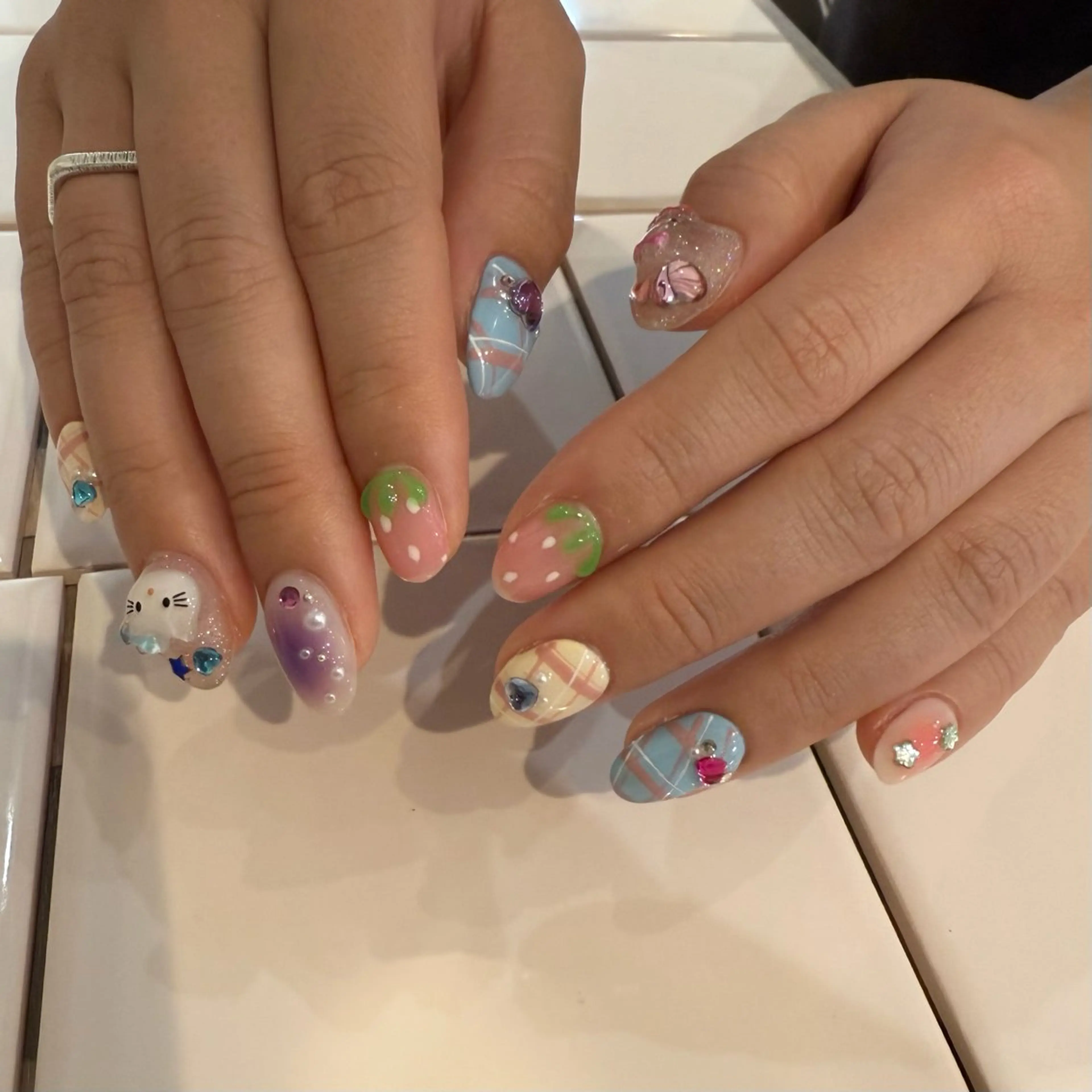 ネイル ハンドネイル chihiro 🗽のネイルデザイン