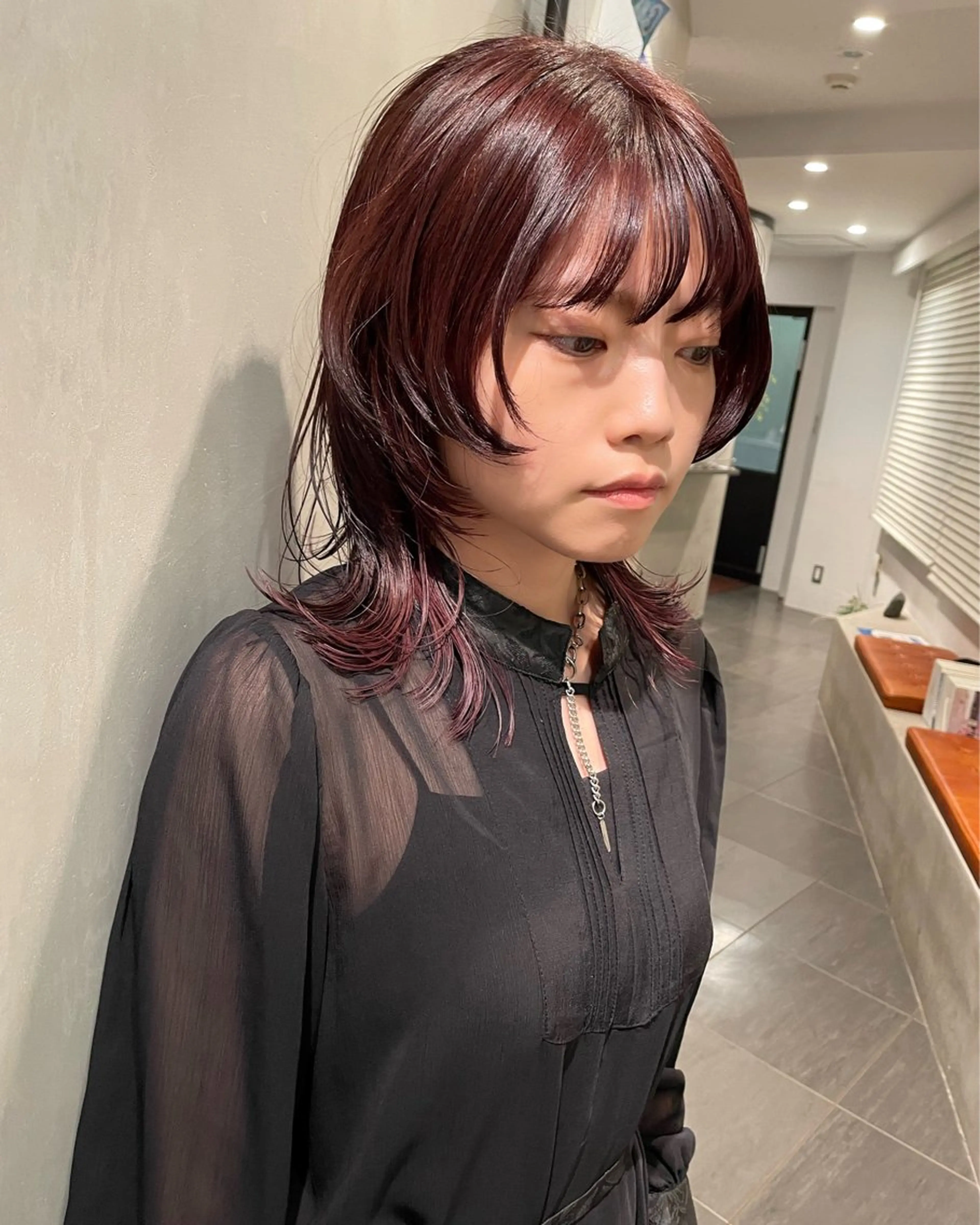 ミディアム カラー ウルフカット カット ヘアカラー トリートメント 優 作のヘアスタイル