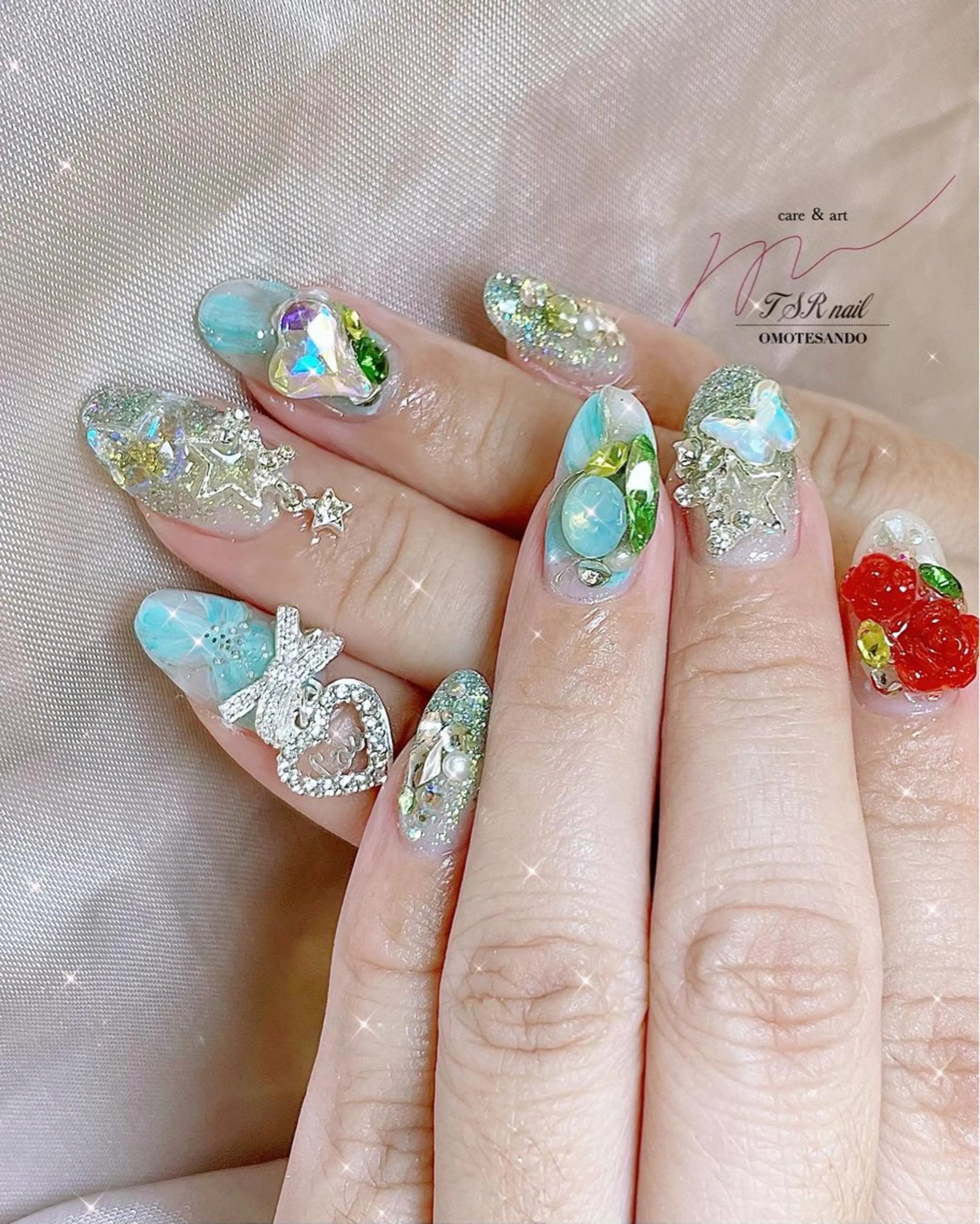 ネイル グリーン 赤色 ハンドネイル ハンドケア 爪咲 りり花のネイルデザイン