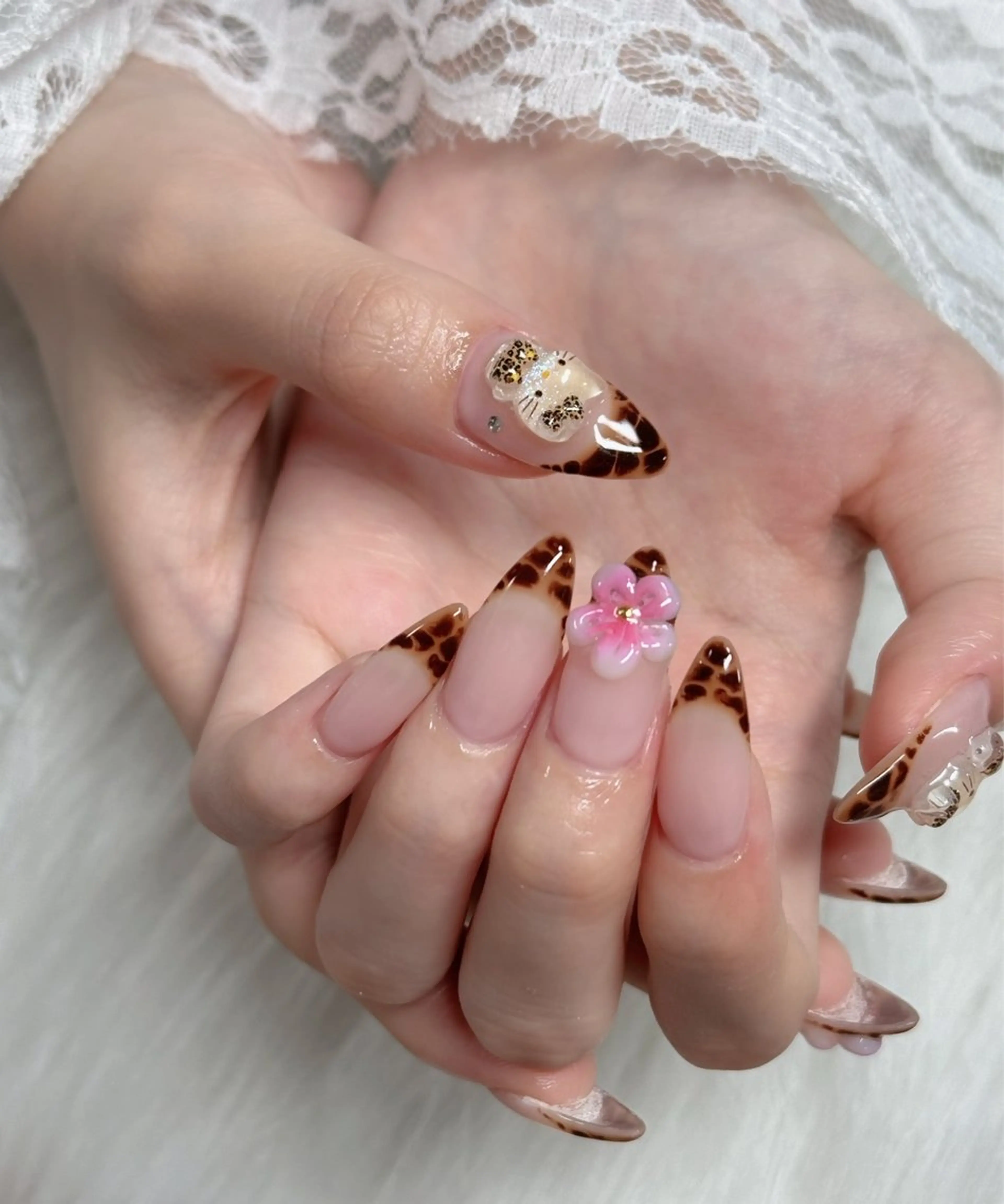 ネイル フレンチネイル ジェルネイル ガラスフレンチ ハロウィン ハート ハンドネイル H.baby Nail Salonのネイルデザイン