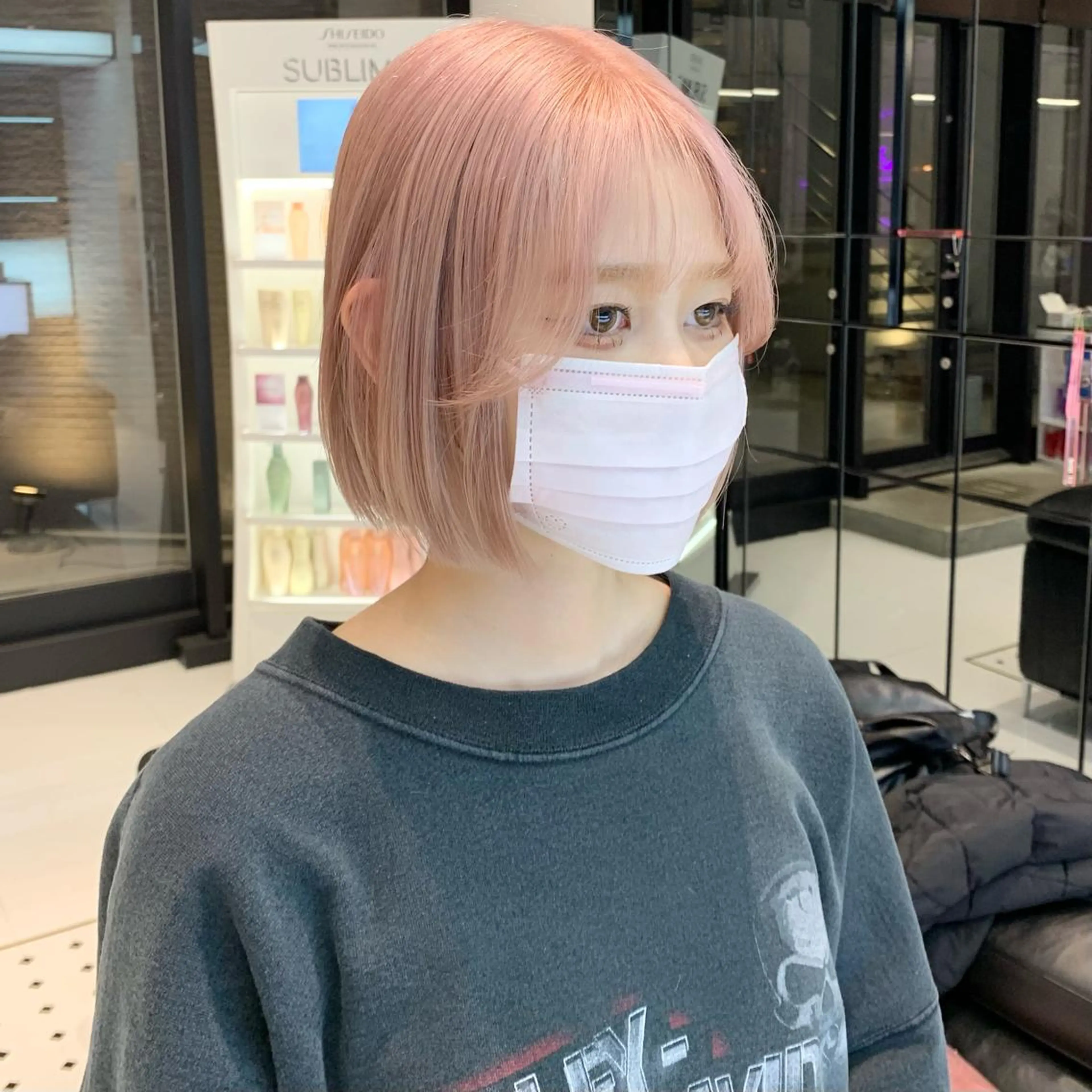 ミディアム カラー 切りっぱなしボブ ベージュカラー ピンクカラー ピンクベージュ ボブ カット ハッシュカット/ハイ トーン/MANAMIのヘアスタイル
