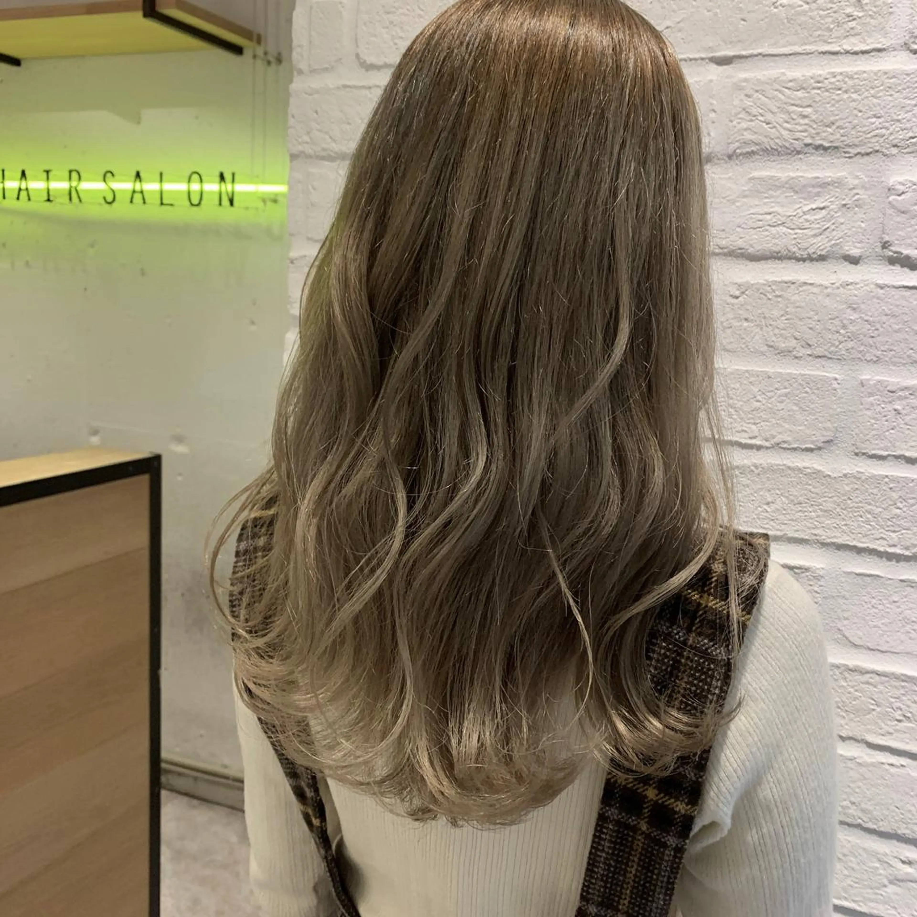 ミディアム カラー ブリーチ ケアブリーチ イルミナカラー Fuuu《フゥ》所属・シノザキ シンゴのヘアスタイル