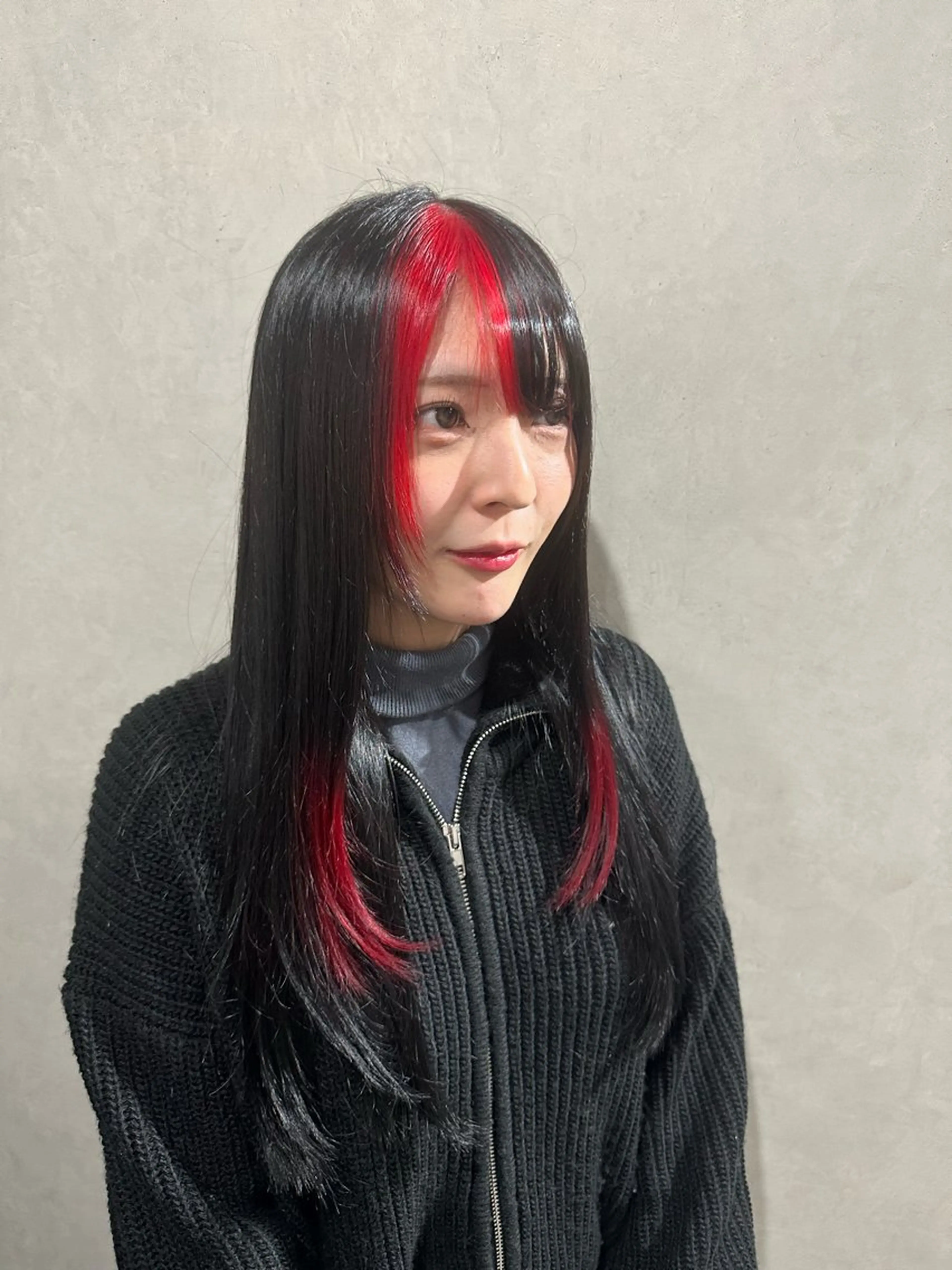 ロング 奥本 侑 ハイトーン、髪質改善のヘアスタイル