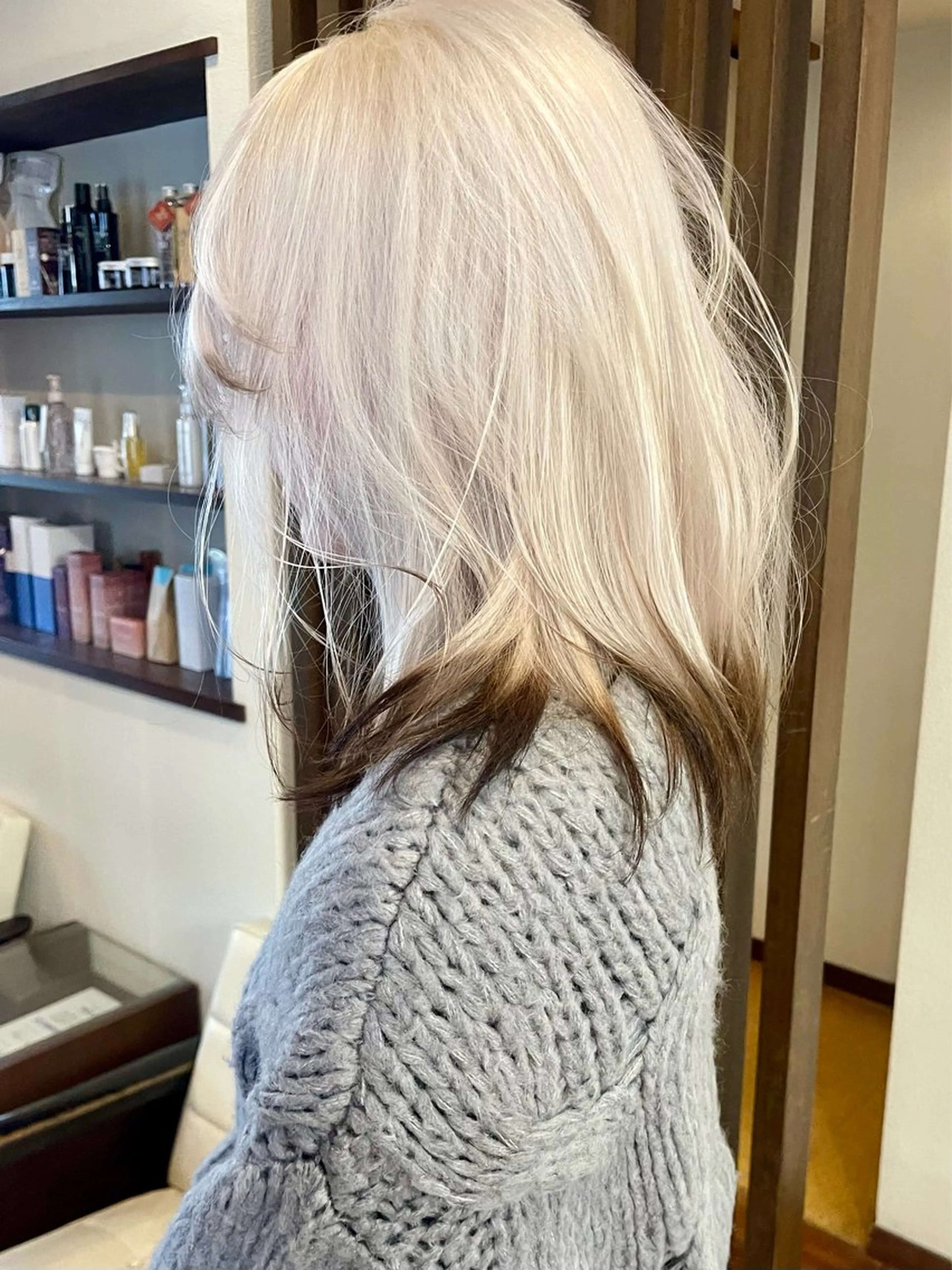 ミディアム カラー 黒髪 カット ヘアカラー トリートメント 髪質改善ｶﾗｰ ｹｱﾌﾞﾘｰﾁ/ﾀﾑのヘアスタイル