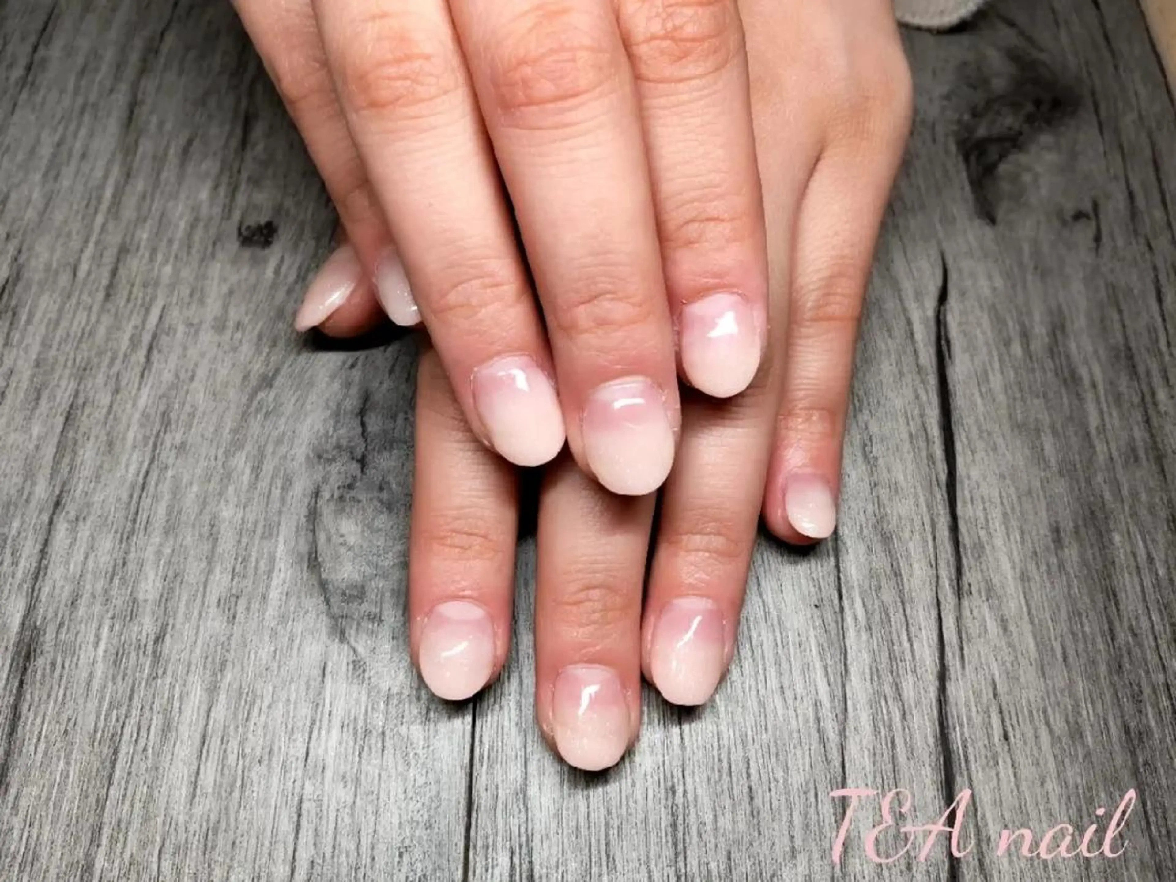 ミディアム ネイル 長さ出し ジェルネイル グラデーション スカルプネイル ハンドネイル T&A nailのネイルデザイン