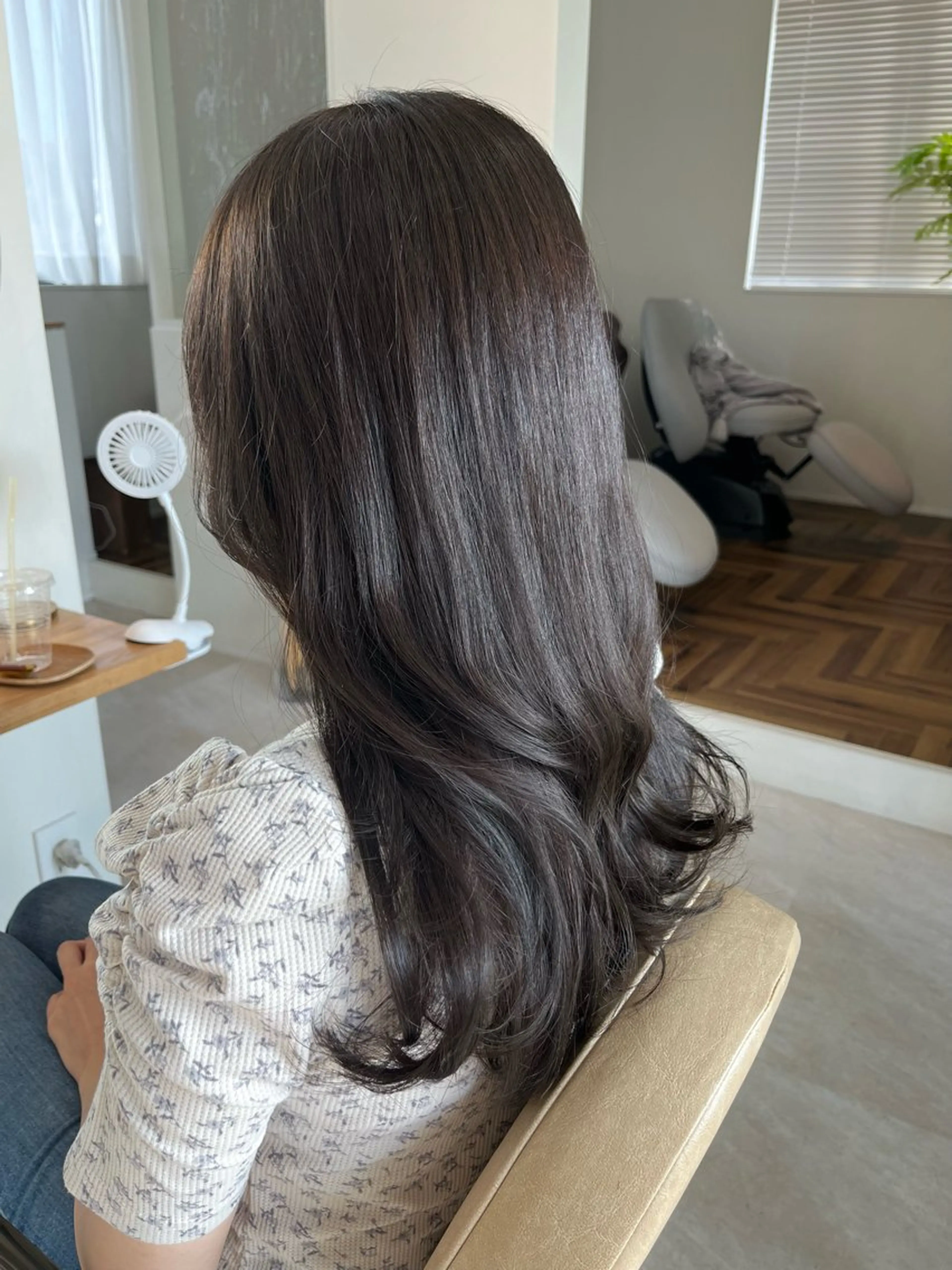 セミロング カット ヘアカラー tonari所属・加藤 明香里のヘアスタイル