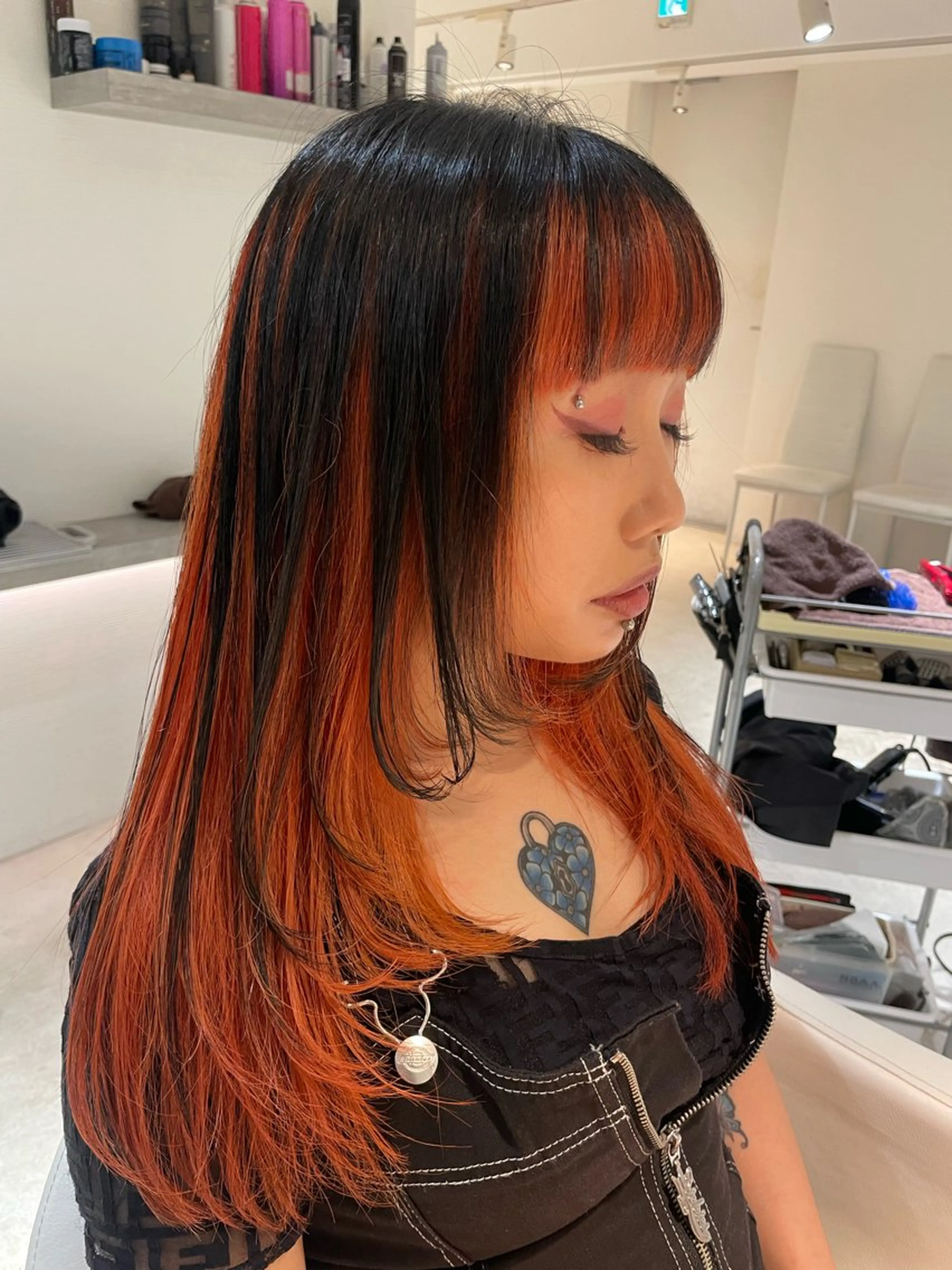 セミロング カラー オレンジ ハイレイヤー レイヤーカット ヘアカラー トリートメント ✨髪のソムリエ✨ 岩川和生（店長）🦄のヘアスタイル