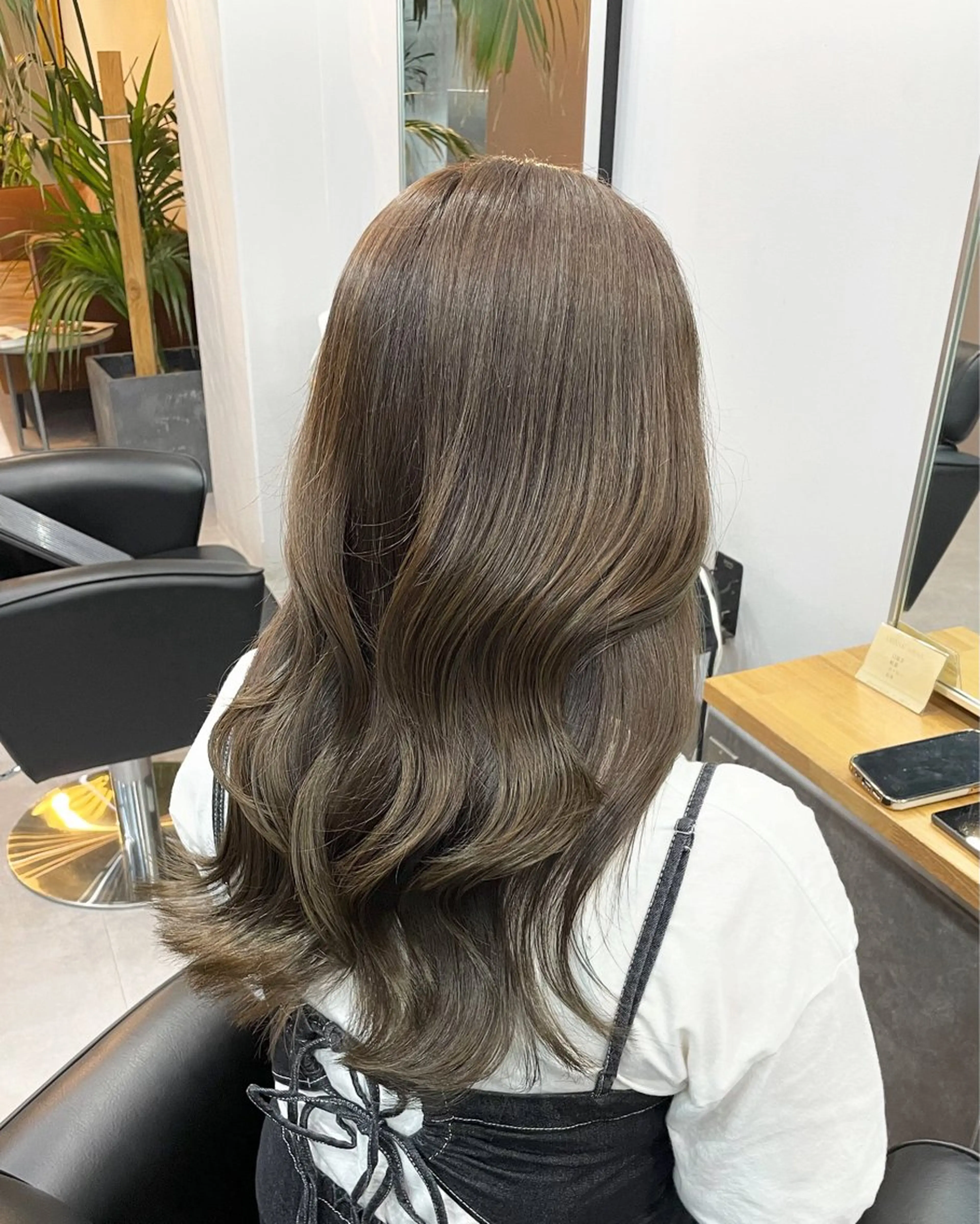 ロング カラー カット ヘアカラー トリートメント ミルクティーベージュ ❤︎レイヤー　MIAのヘアスタイル