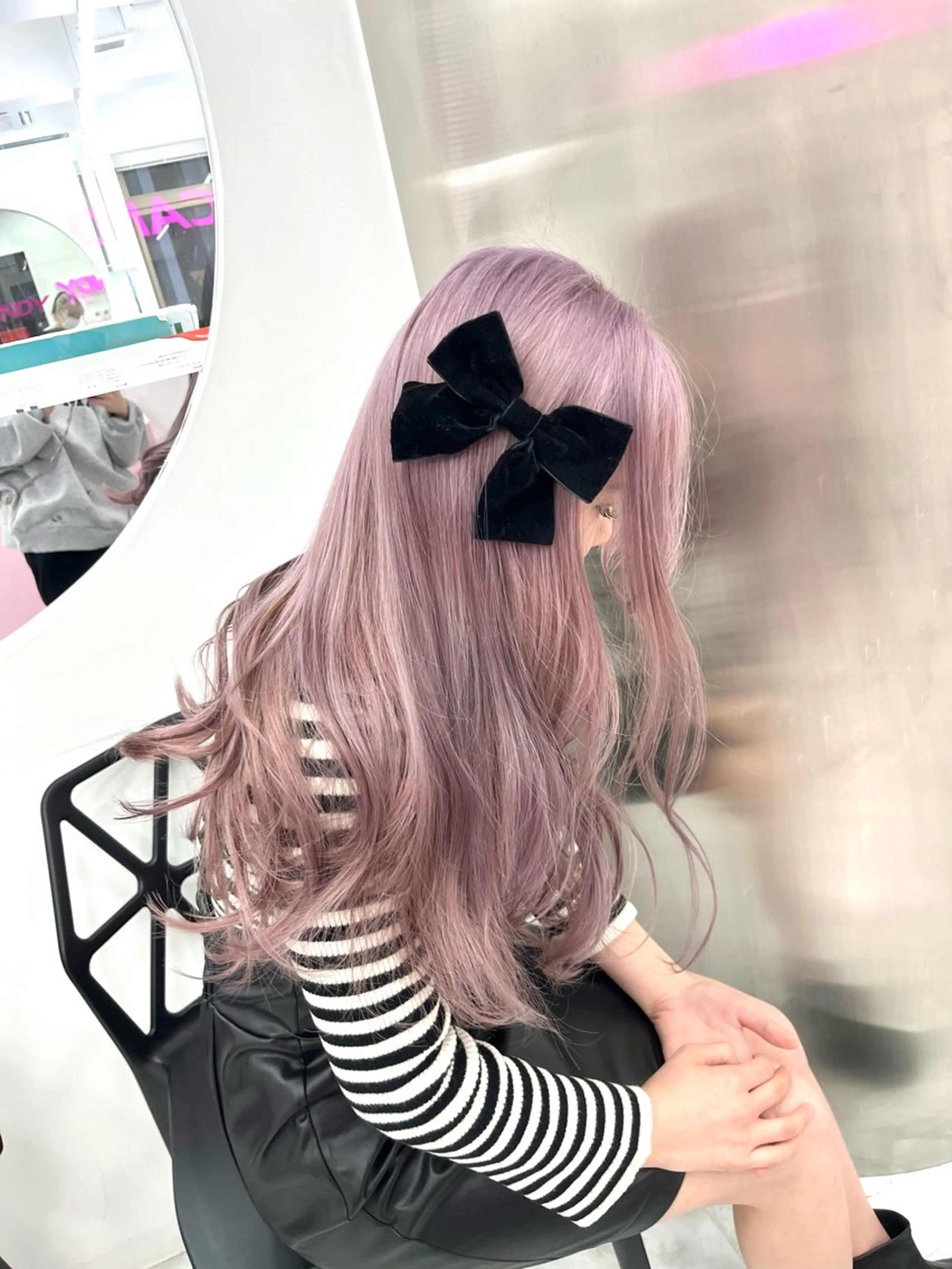 ロング ヘアカラー トリートメント ヘッドスパ ヘアセット ❤︎ワンホンガーリー なハイトーンヘア❤︎のヘアスタイル