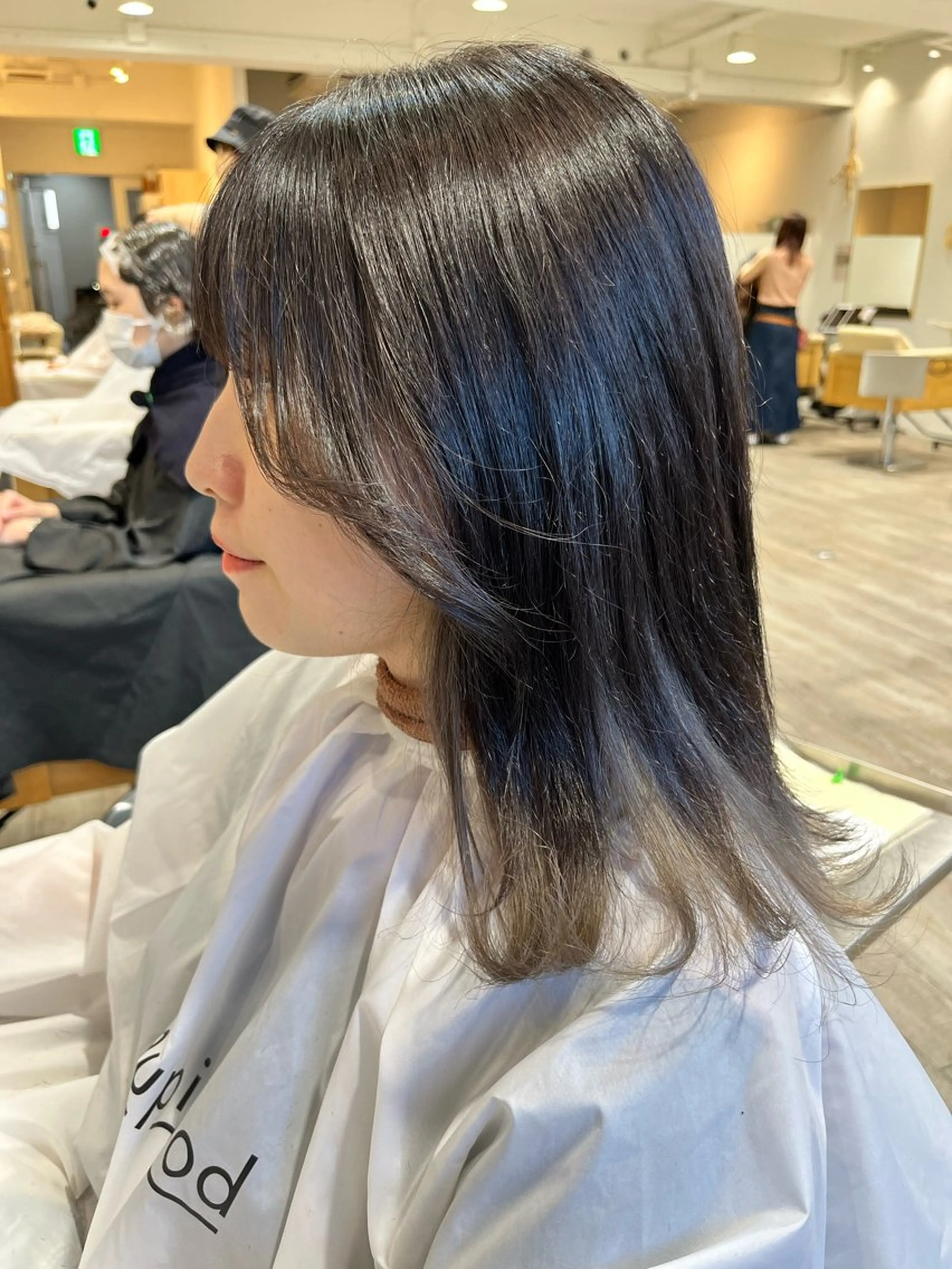 カラー ブリーチ インナーカラー 西川 明李のヘアスタイル
