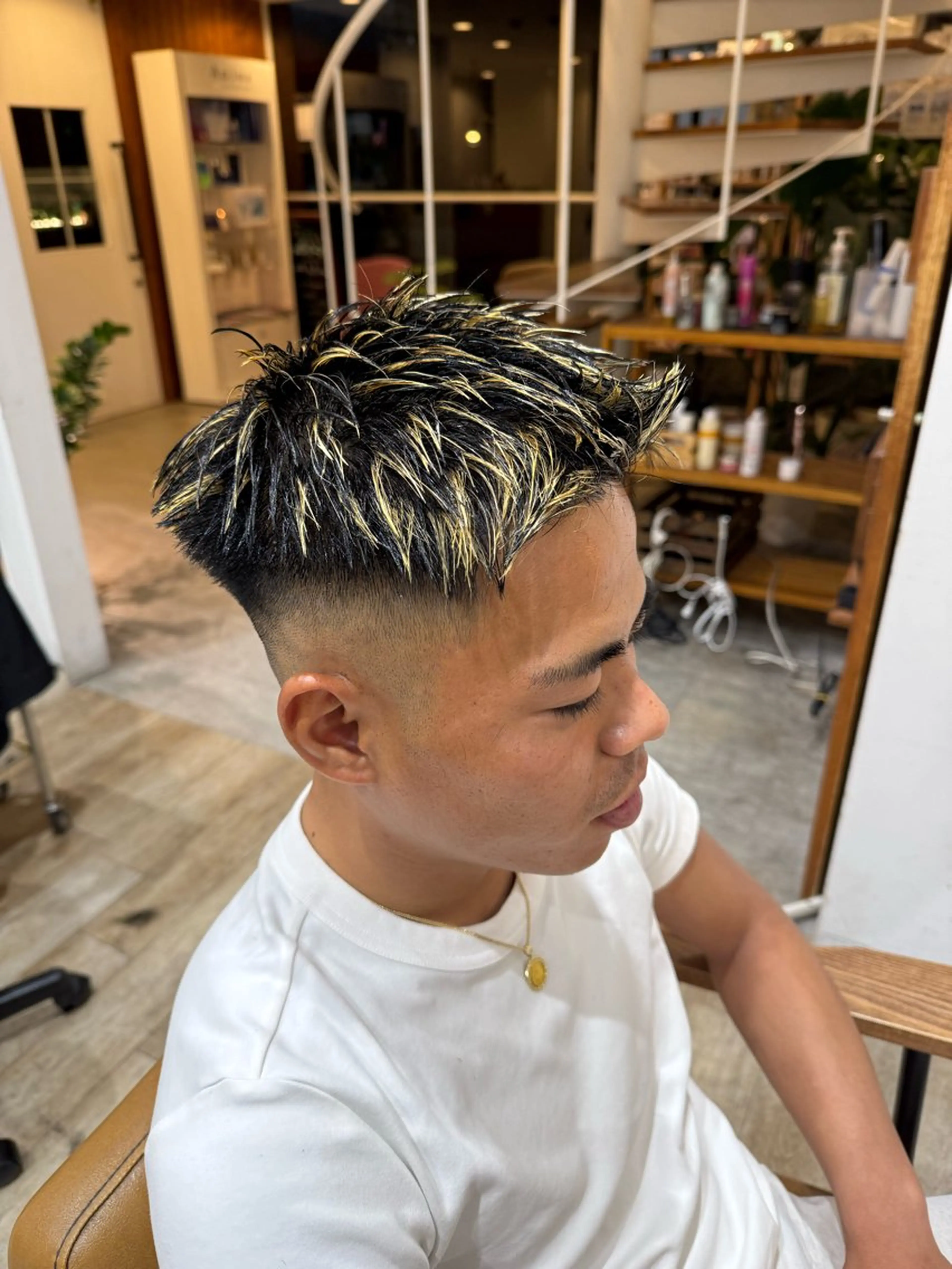 ショート カラー メンズ フェザーパーマ メンズハイライト カルマパーマ マッシュ メンズパーマ カット ヘアカラー peakshair所属・北堀江メンズパーマ 特化◎下村悠人のヘアスタイル