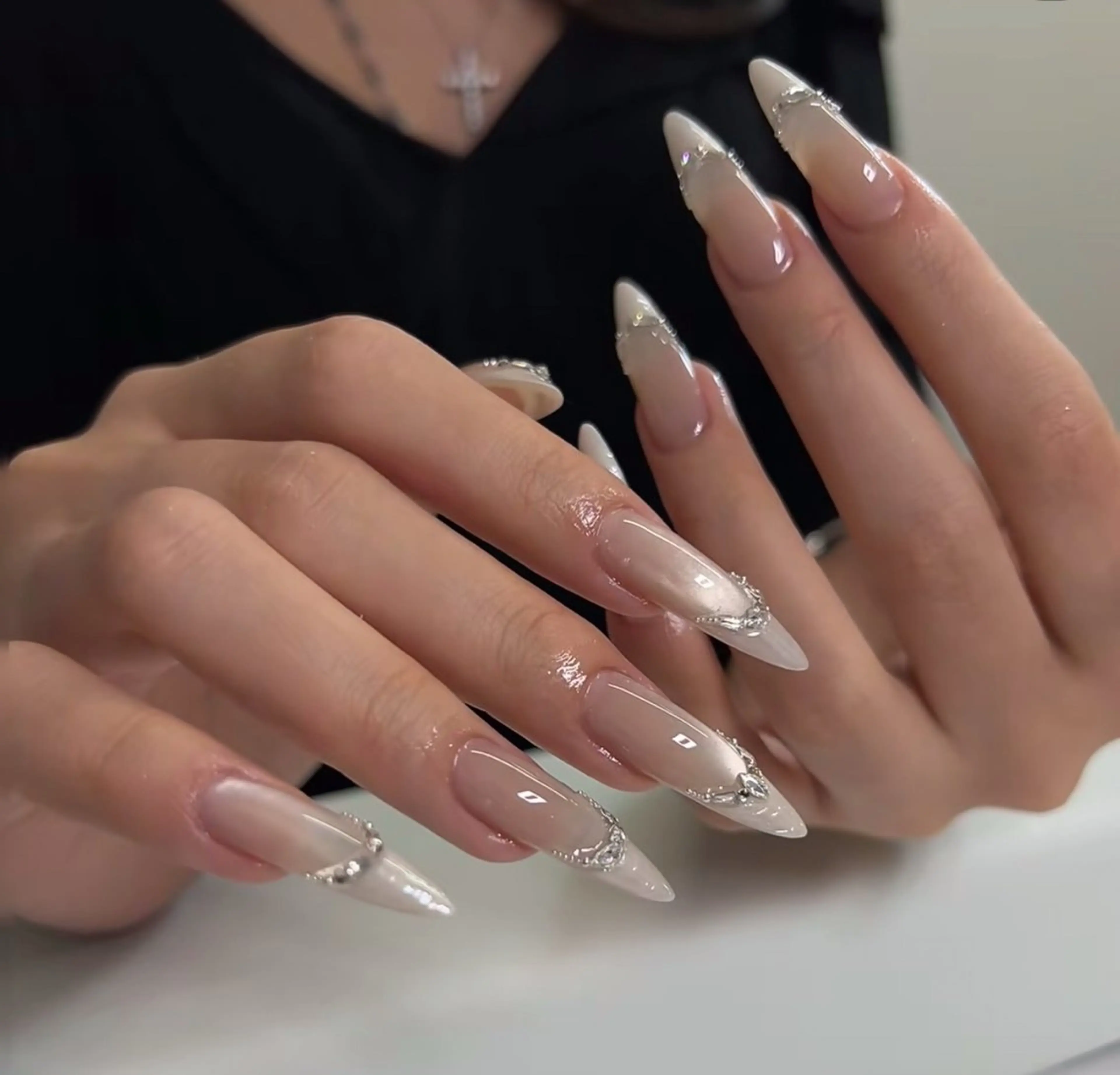 ネイル フットネイル フレンチネイル グラデーション ハート 韓国ネイル ハンドネイル Lynn_ Nailのネイルデザイン