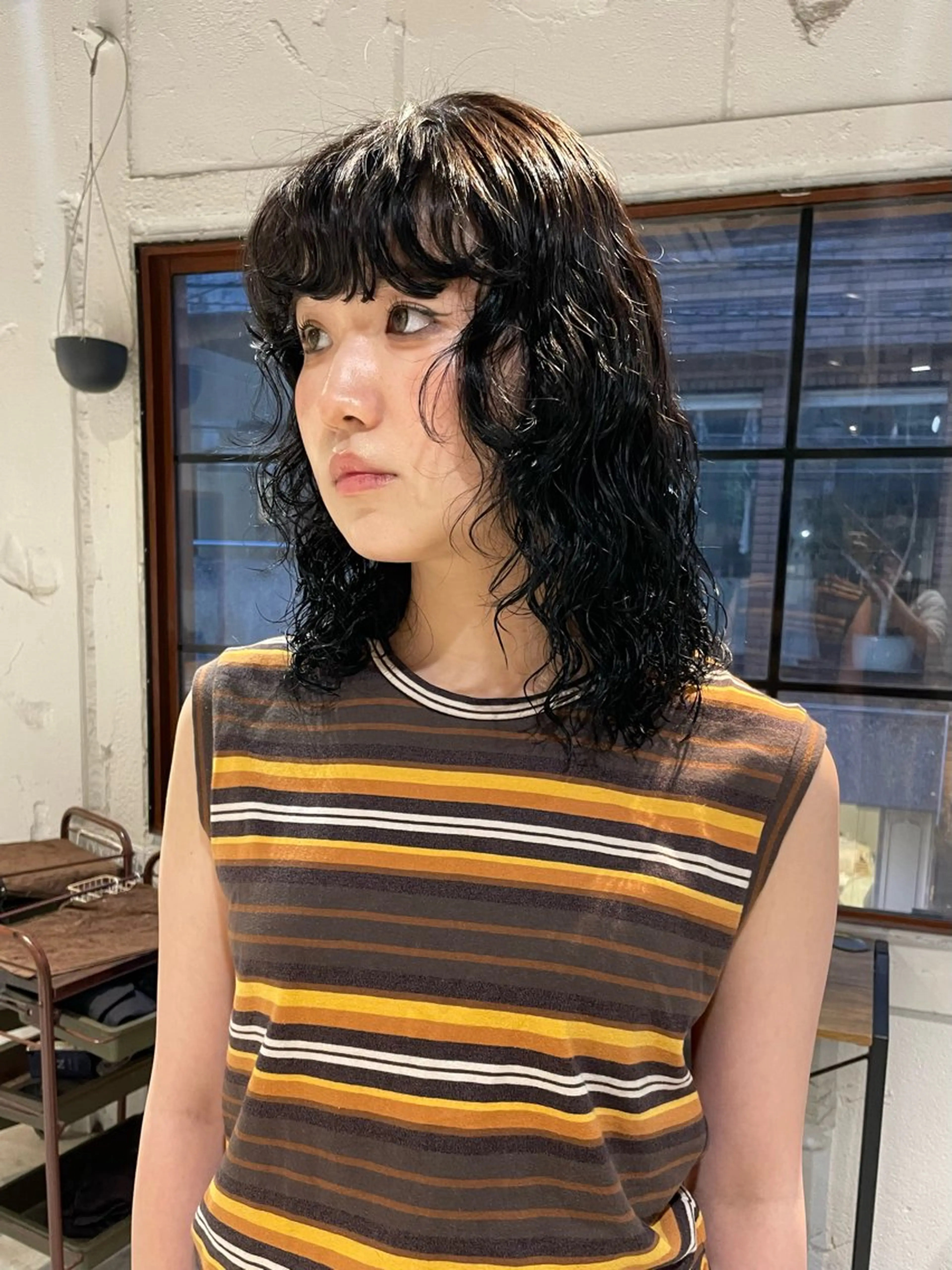 ミディアム カラー パーマ ミディアムパーマ カット ヘアカラー パーマ トリートメント レイヤーカット× パーマ|hinakoのヘアスタイル