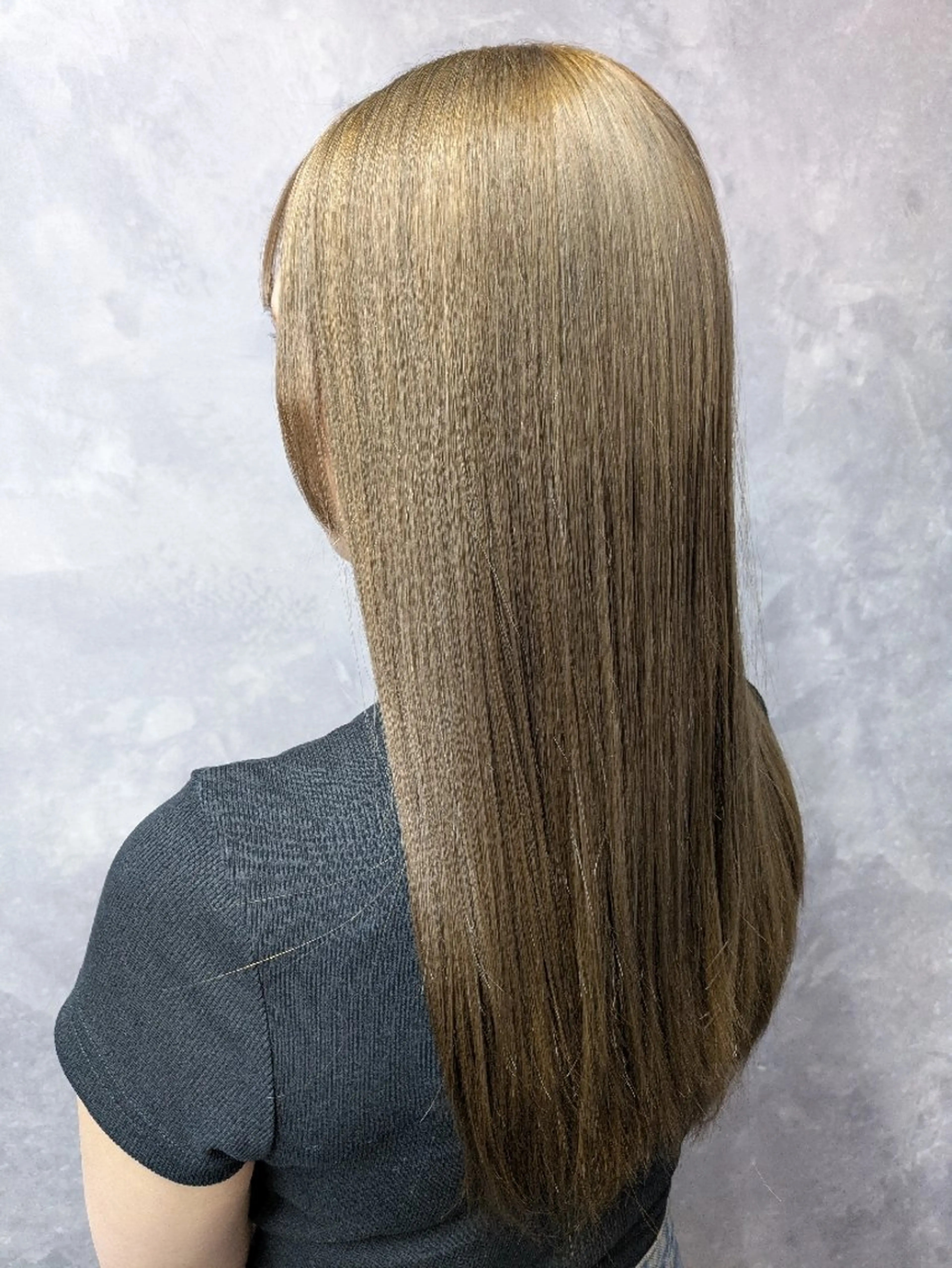 ロング カラー ベージュカラー ミルクティーベージュ ヘアカラー BUBBLES上福岡店所属・佐藤 璃咲のヘアスタイル