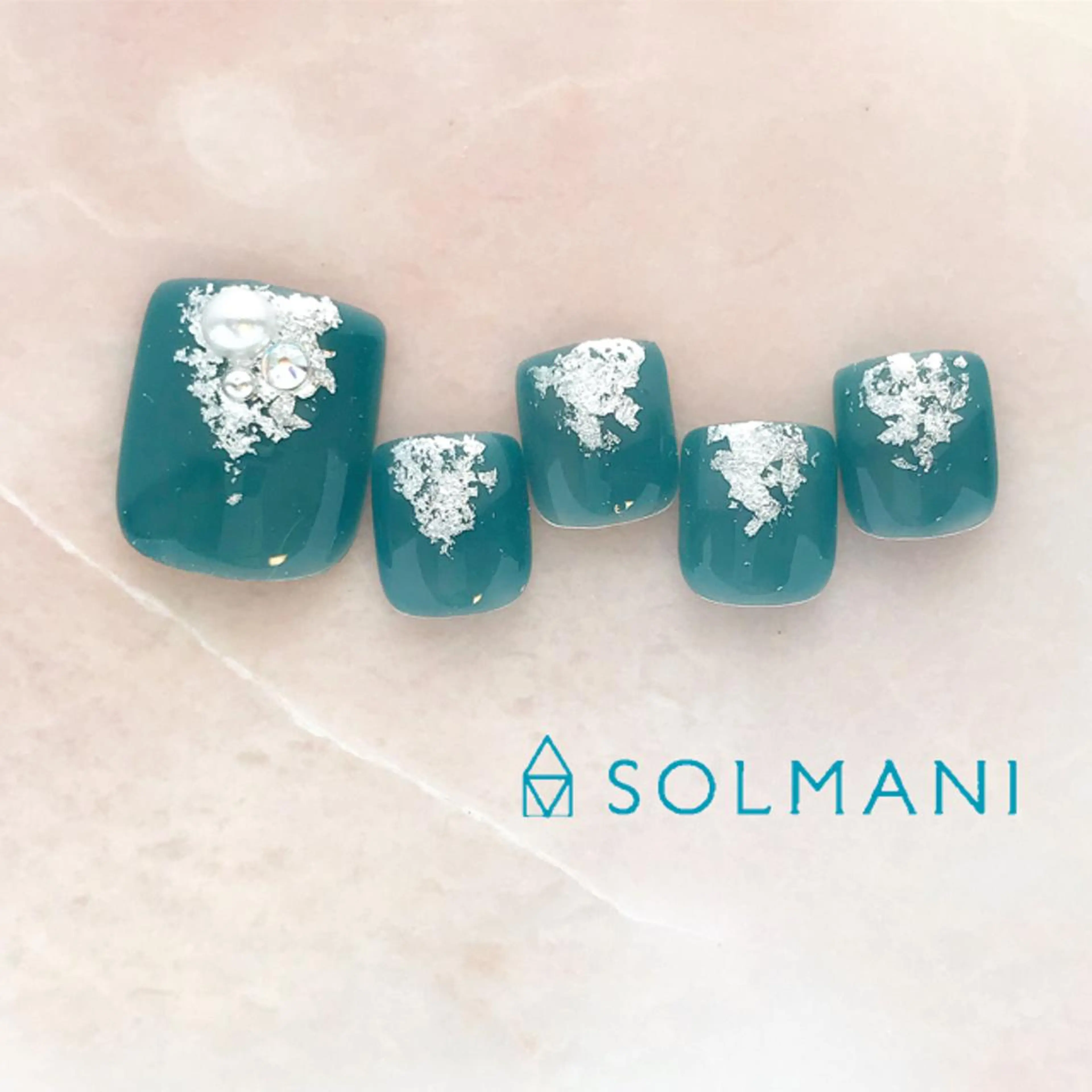 ネイル フットネイル SOLMANI 予約担当のネイルデザイン