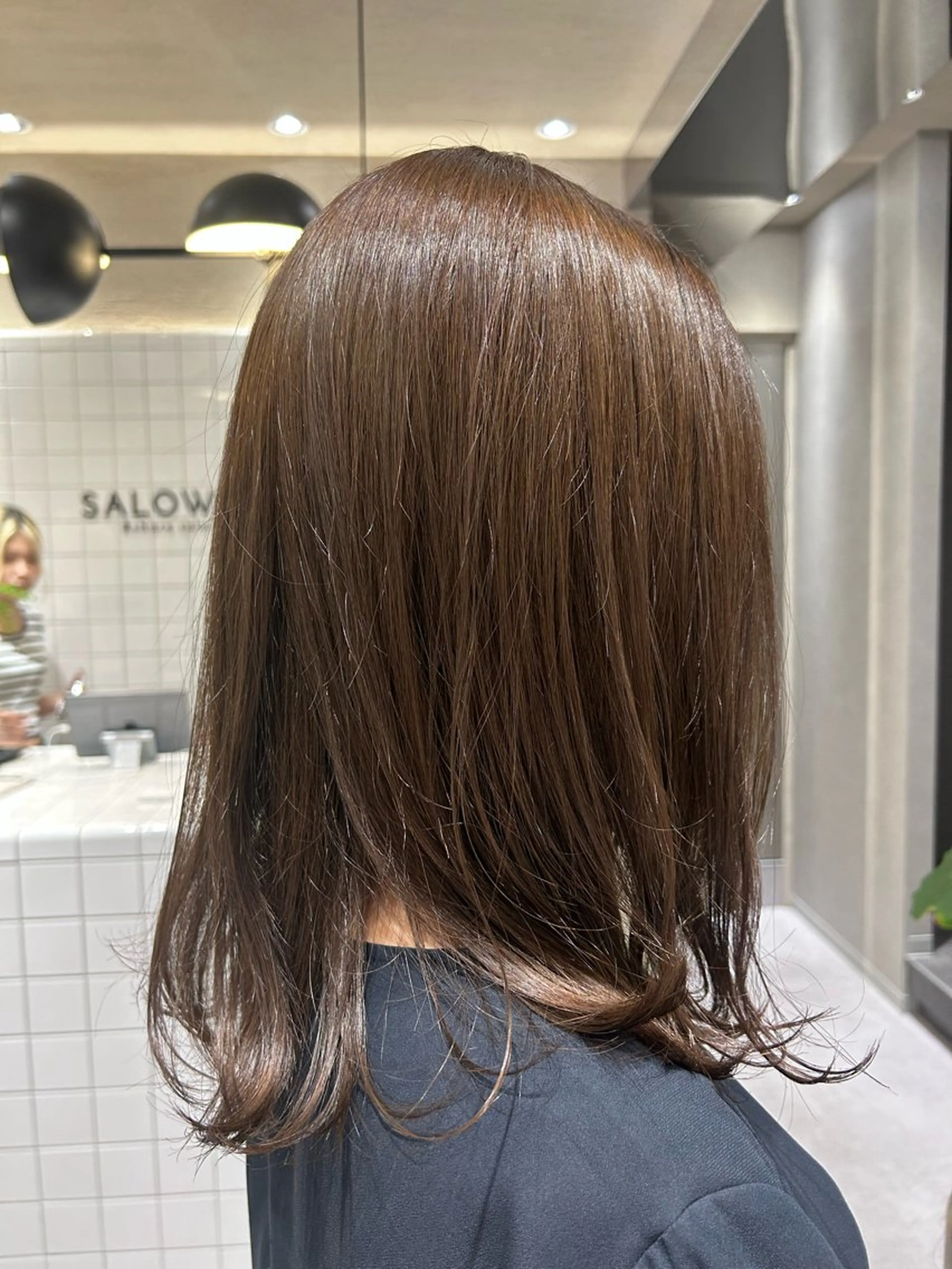 セミロング カラー ベージュカラー オリーブベージュ ヘアカラー トリートメント SALOWIN 新宿三丁目me+所属・レイヤー/ボブ/ 髪質改善/石井ハルカのヘアスタイル