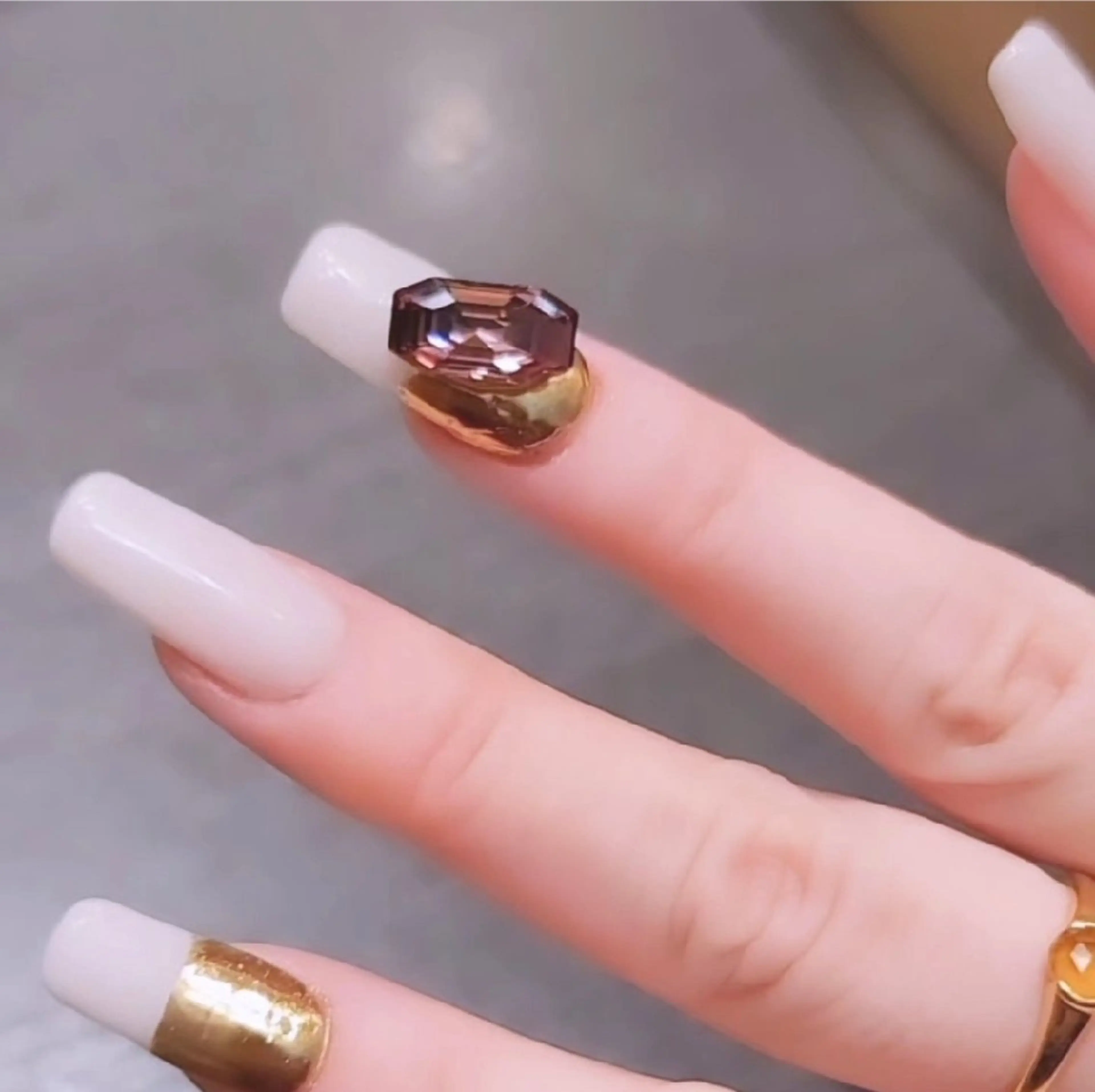 ネイル ミラーネイル ワンカラーネイル ストーンネイル Nao 練習モデル募集中のネイルデザイン