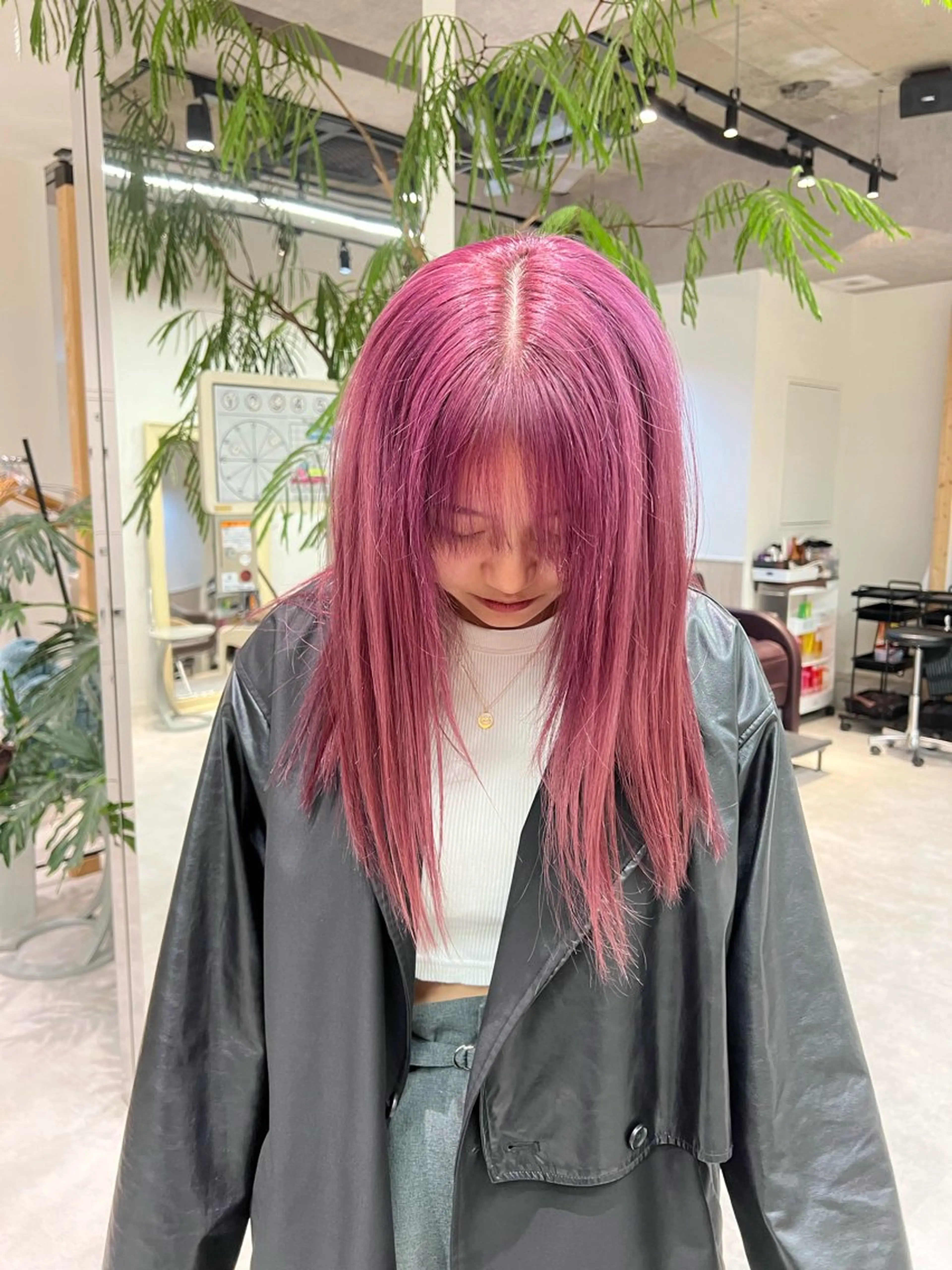 セミロング カラー ヘアカラー トリートメント ダブルカラーブリーチ 髪質改善　縮毛矯正のヘアスタイル