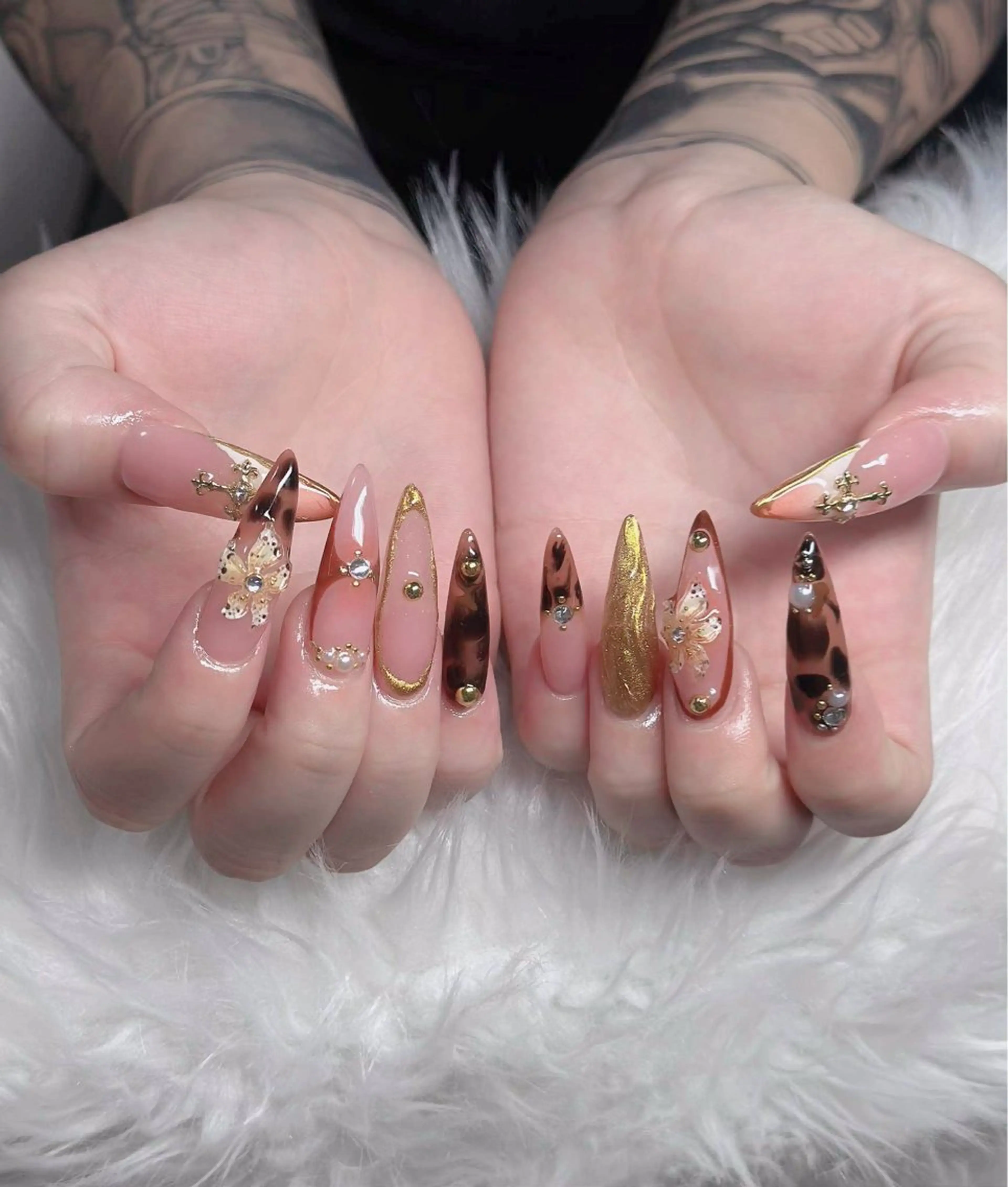ネイル フレンチネイル ジェルネイル ガラスフレンチ ハロウィン ハート H.baby nail所属・H.baby Nail Salonのネイルデザイン