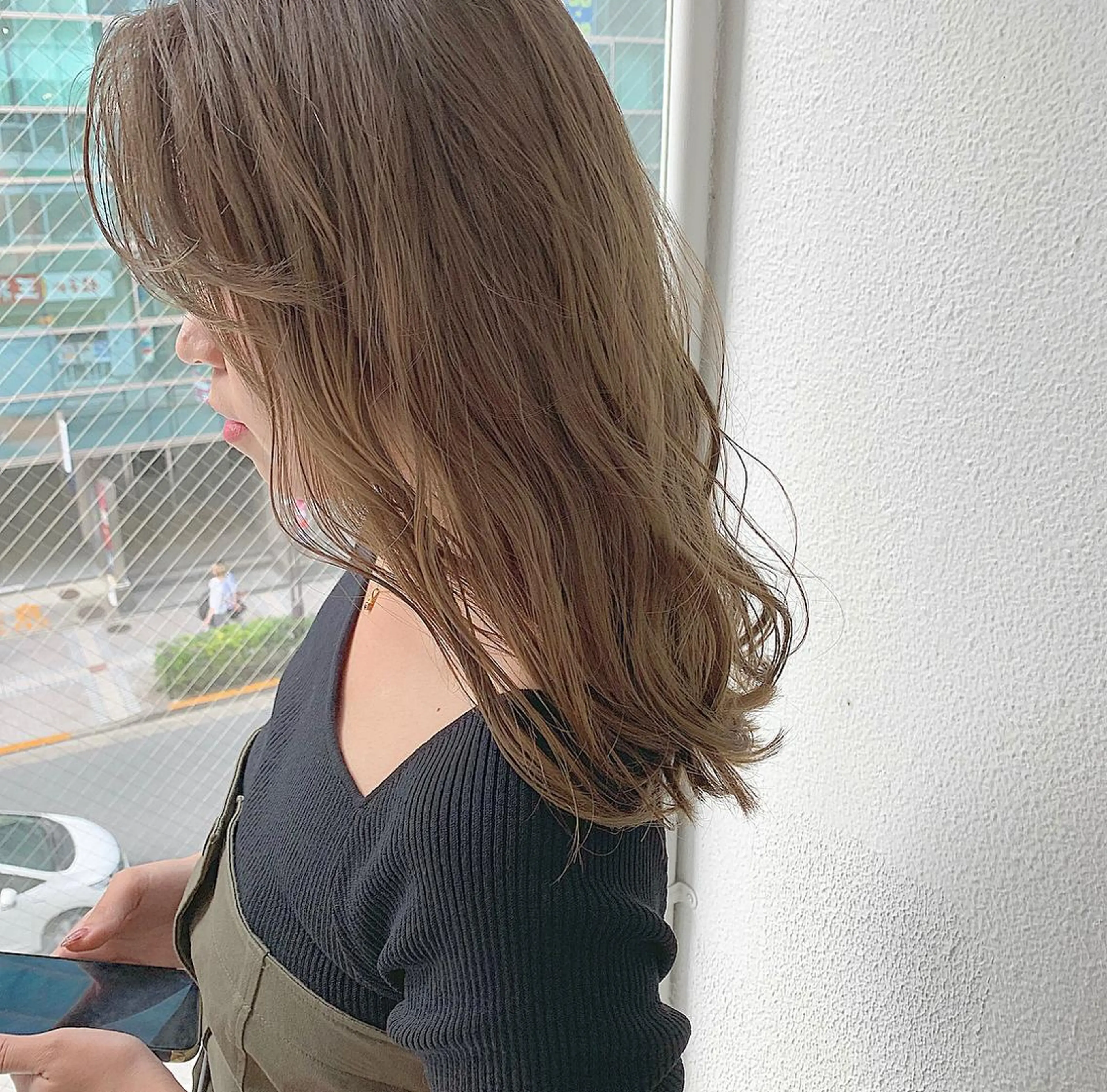 ロング カラー ブリーチ 小泉 葵のヘアスタイル