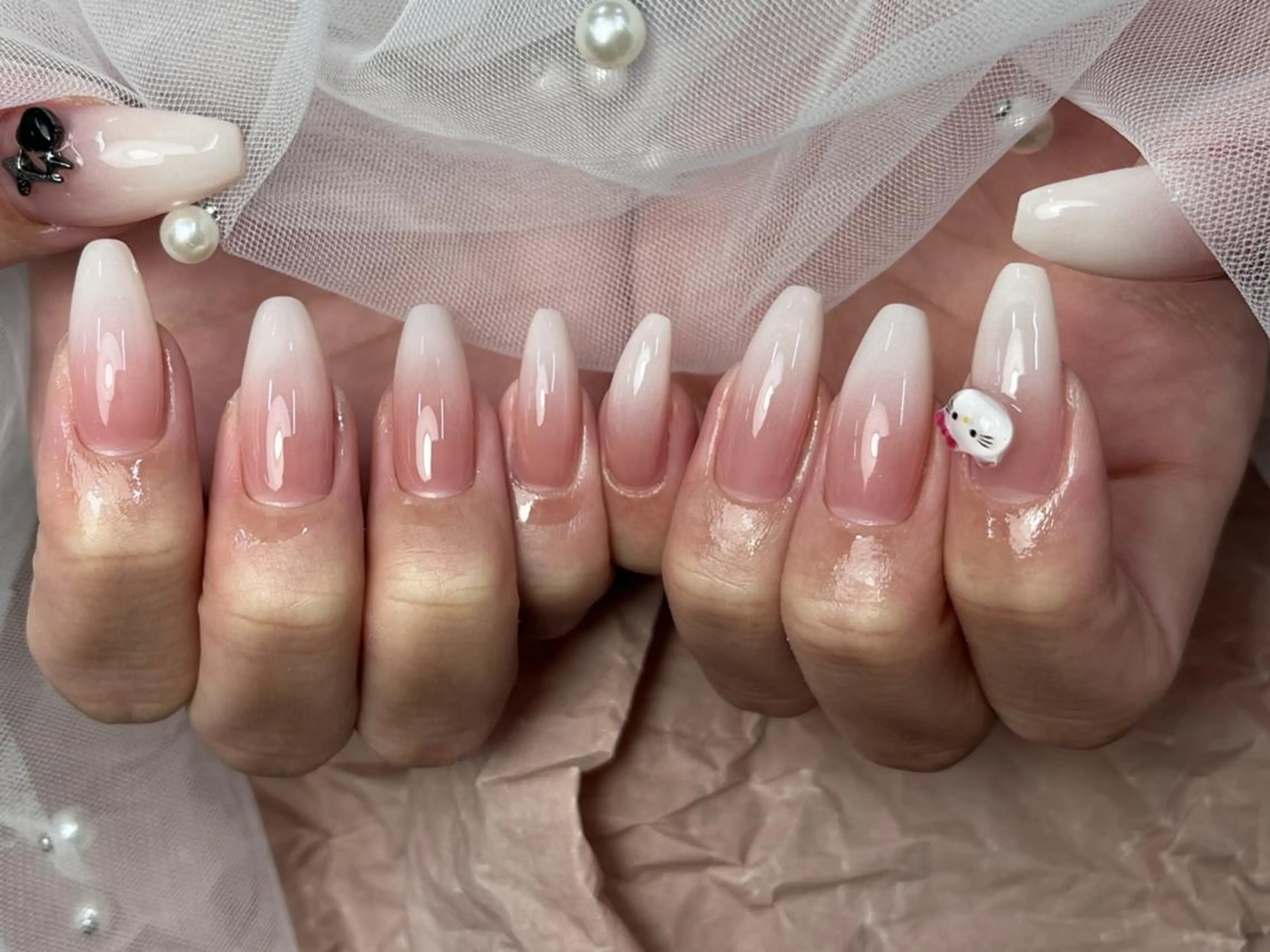 ネイル アートネイル グラデーション ピンク ピンクベージュ シンプルネイル ハンドネイル ToliyDeliy Nail Salonのネイルデザイン