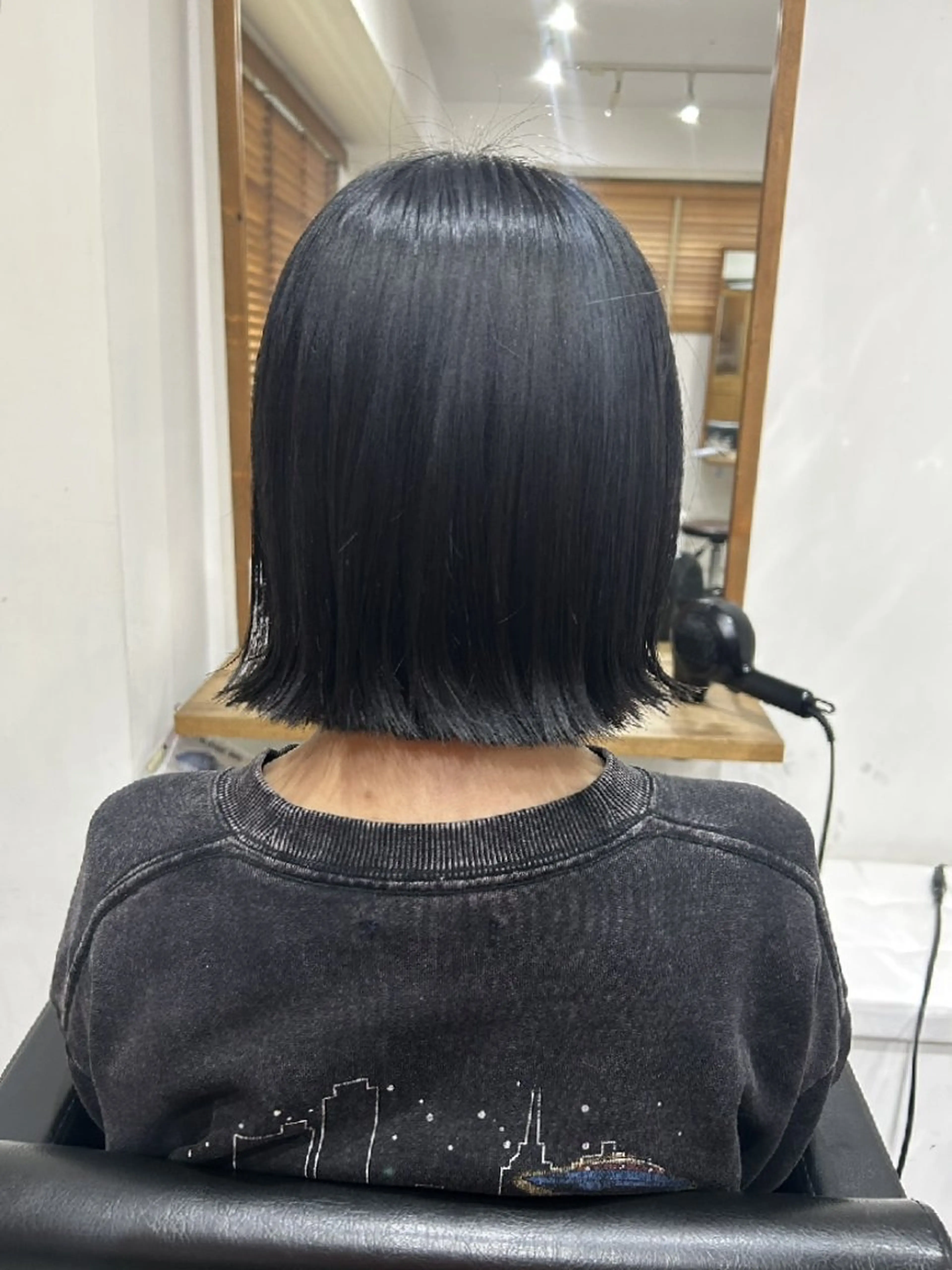 ショート ボブ 外ハネヘア ヘアカラー 🌈扱いやすいボブ× ブリーチ🌈TAMEのヘアスタイル