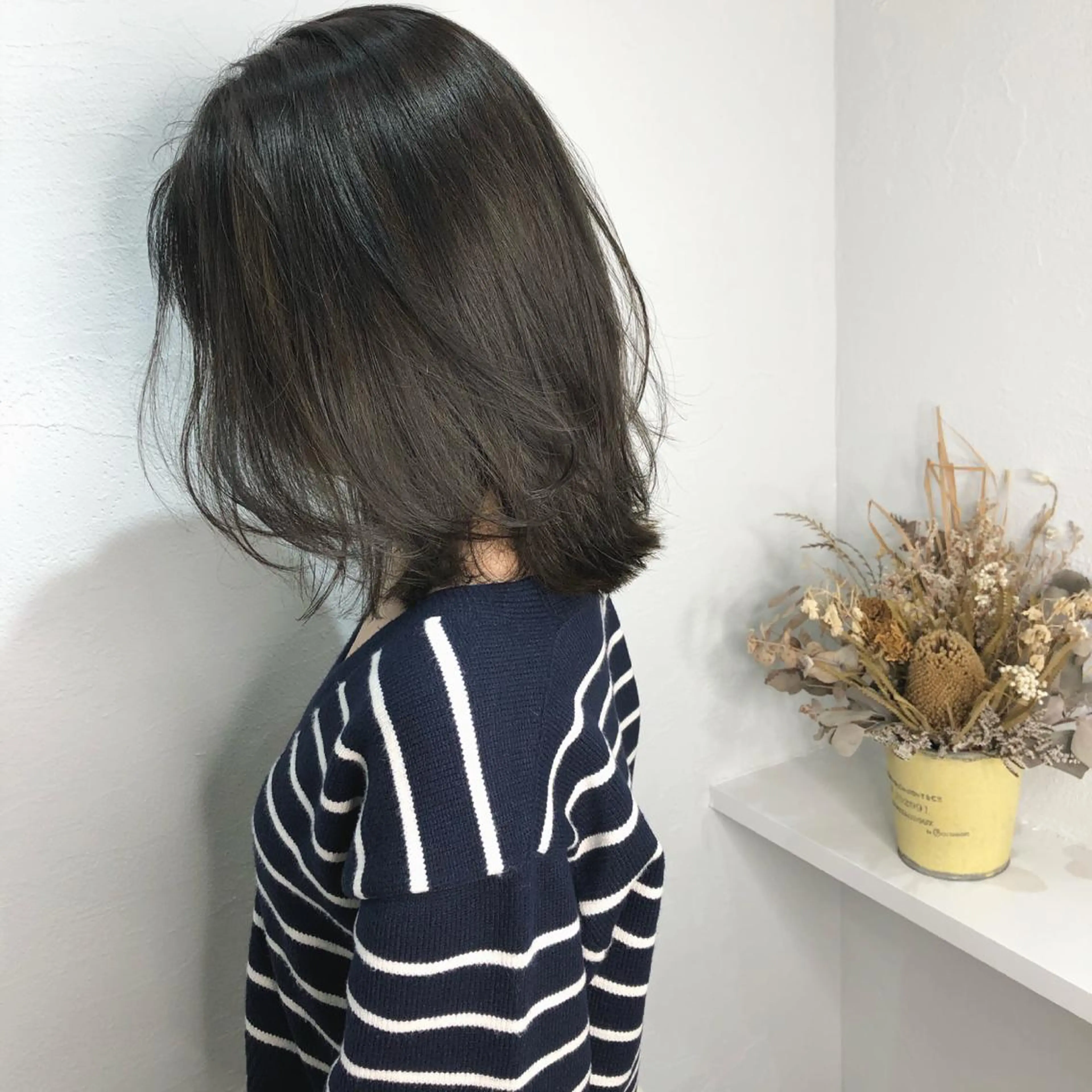 ミディアム カット ヘアカラー トリートメント ＨＩ ROのヘアスタイル