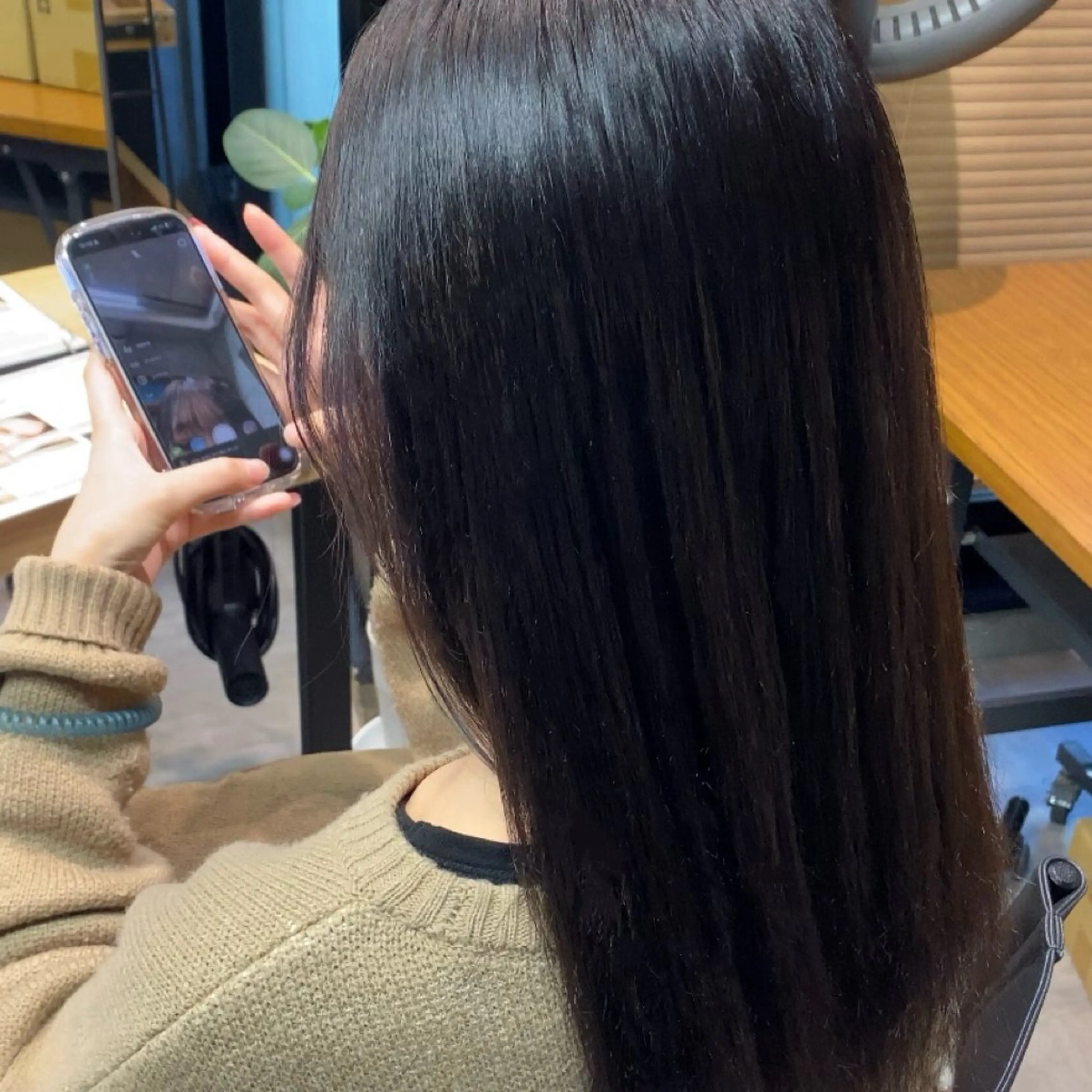 ミディアム ヘアカラー 艶暖色カラー🍒 縮毛矯正ほののヘアスタイル