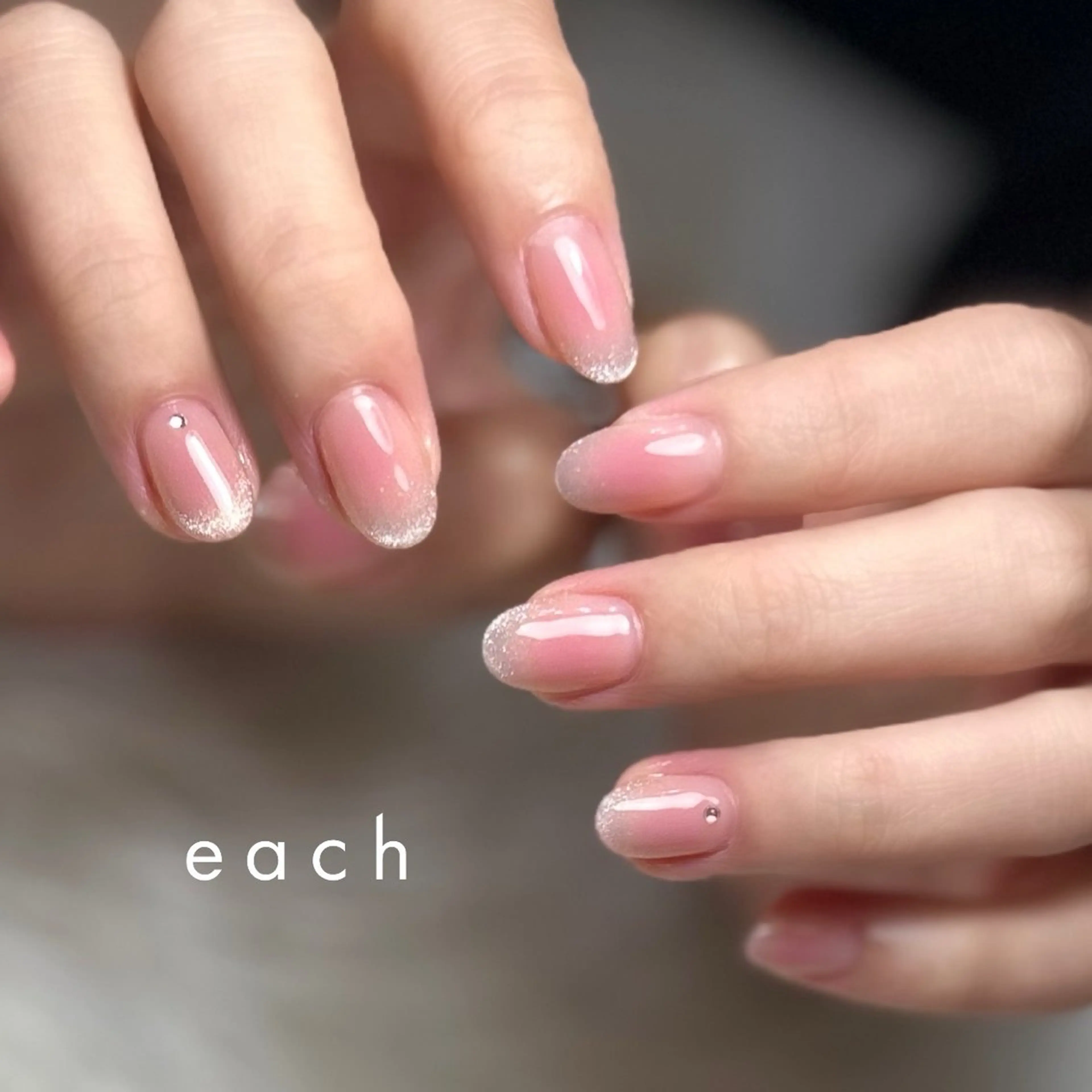 ネイル チークネイル マグネットネイル ハンドネイル 𝒆𝒂𝒄𝒉 kanako 🕊のネイルデザイン