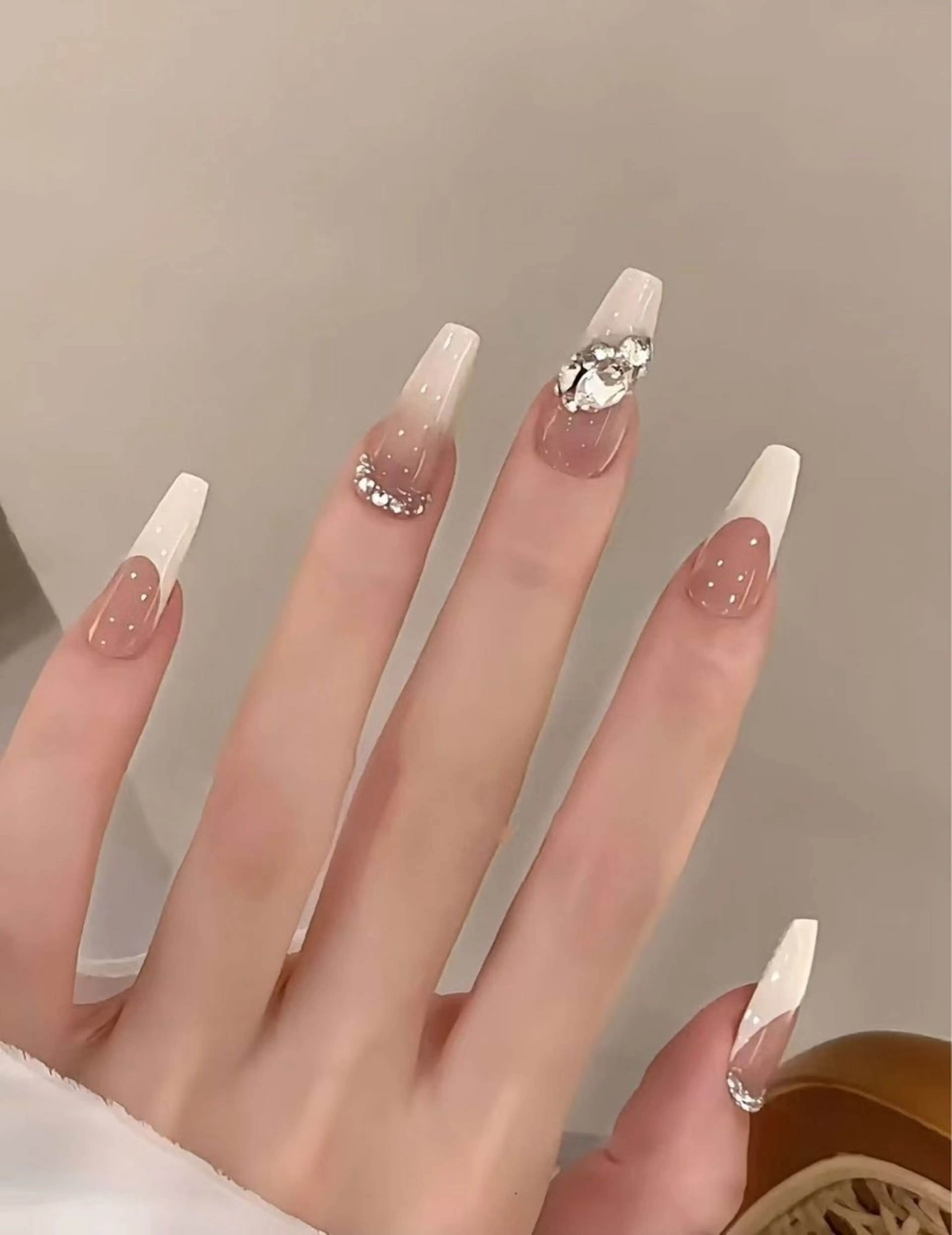 ネイル ハンドネイル キン グミのネイルデザイン