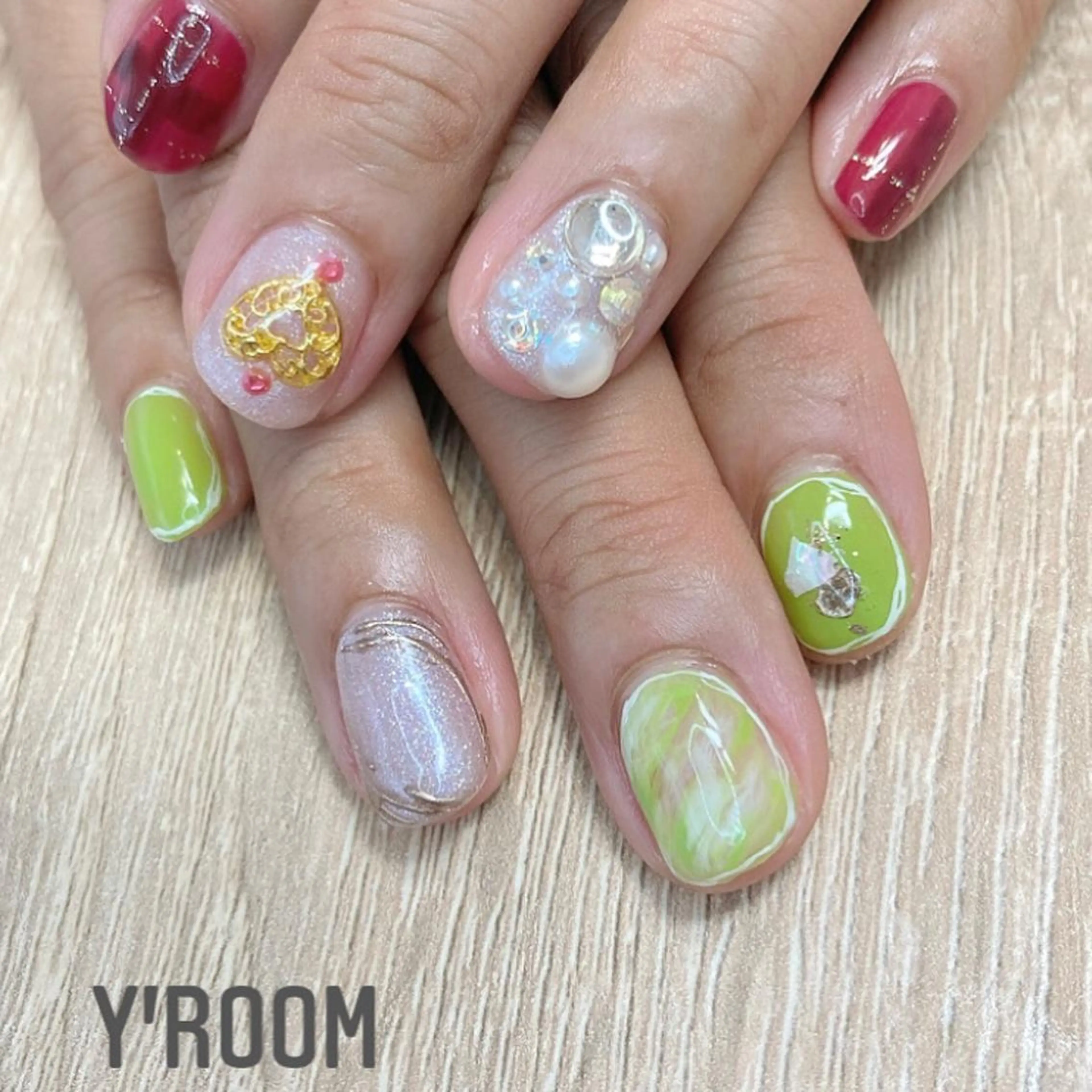 ネイル オーロラネイル フラッシュネイル フットネイル ジェルネイル ハート ハンドネイル YUKA （ネイリスト）のネイルデザイン