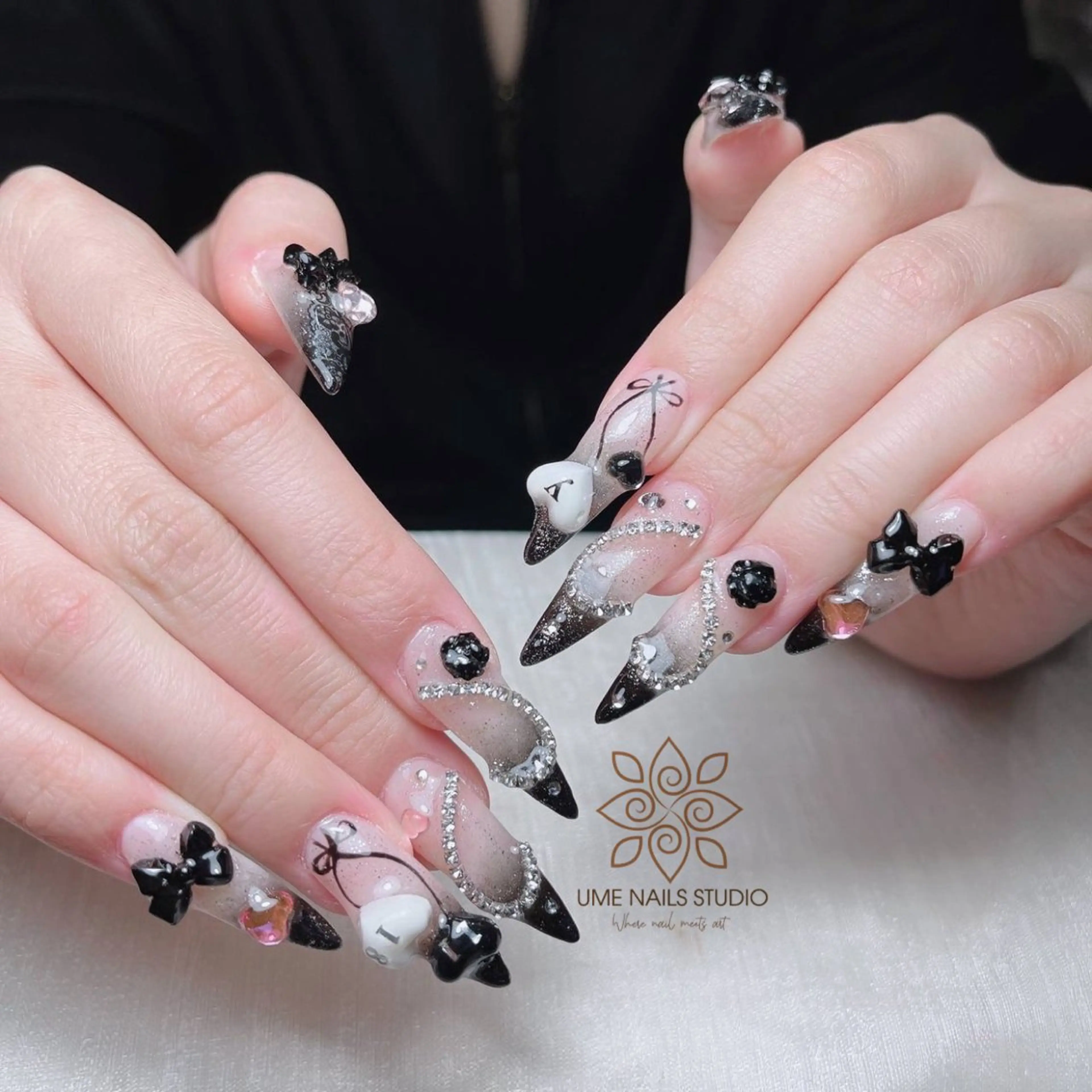 ネイル チークネイル クリアネイル ガーリー キラキラネイル 韓国ネイル ハンドネイル Ume Nail Studioのネイルデザイン