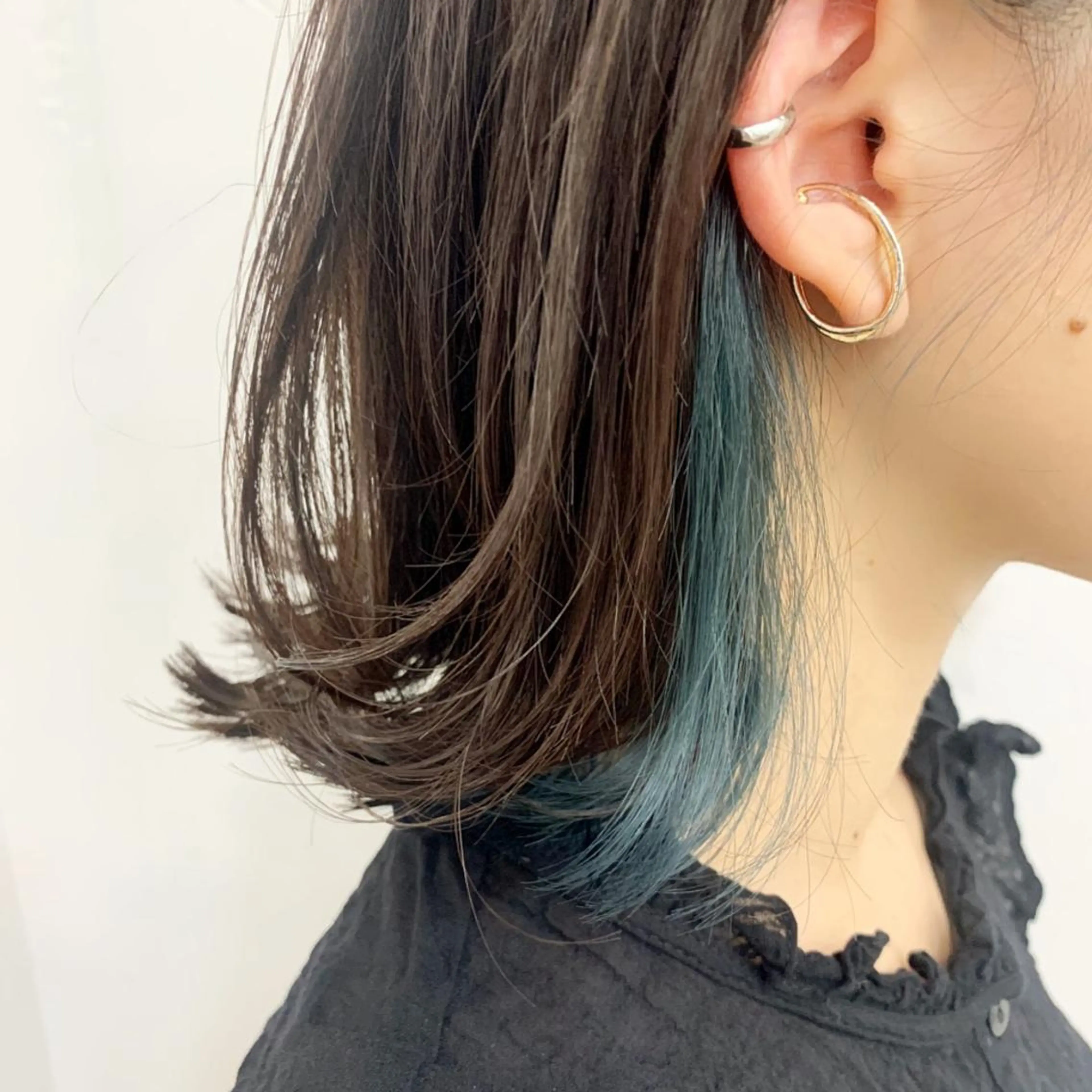 ミディアム ボブ ヘアカラー トリートメント chama レイヤーカットのヘアスタイル